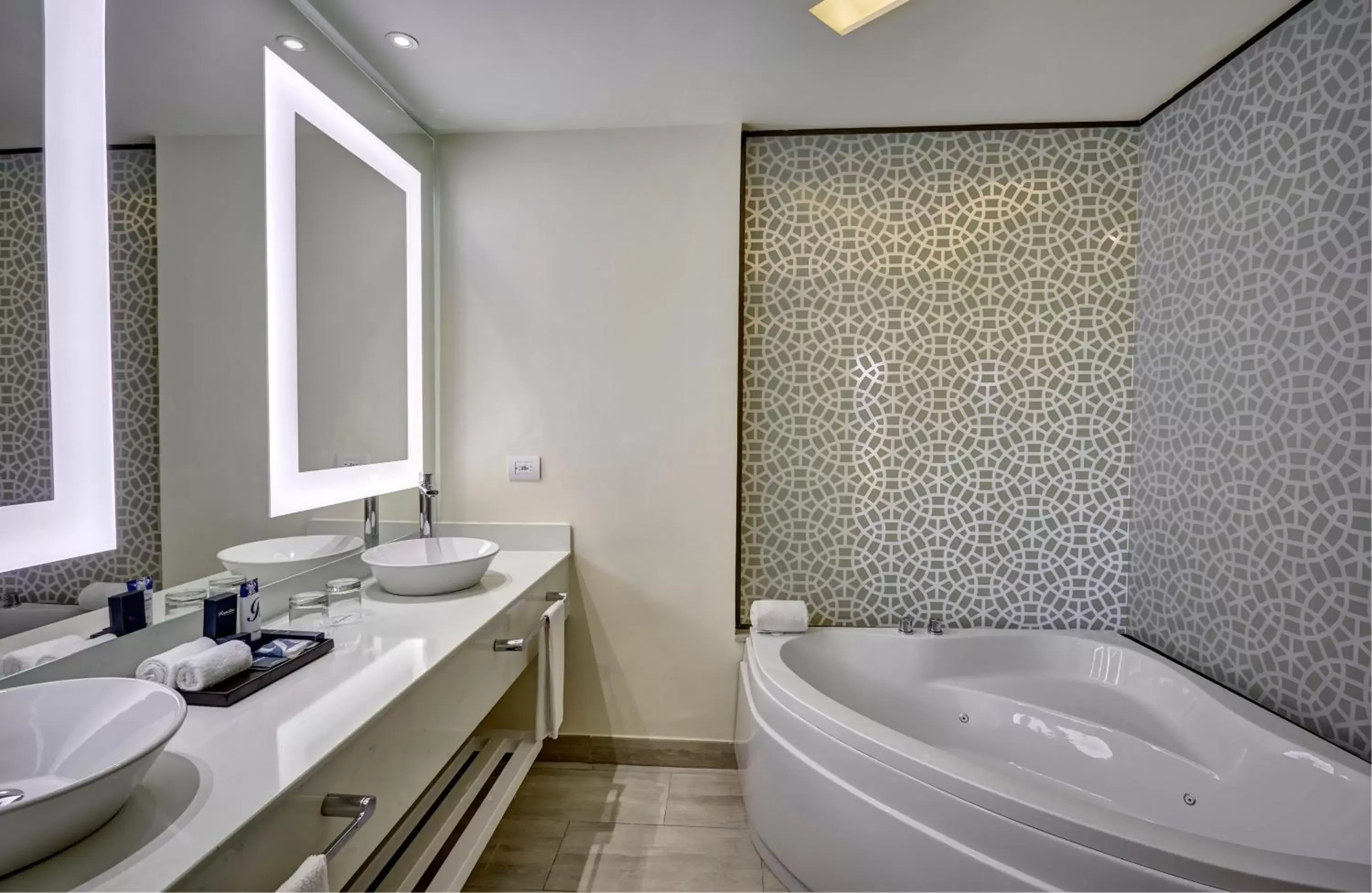 Hot Tub, Bathroom in Royalton Bavaro, An Autograph Collection All-Inclusive Resort & Casino
