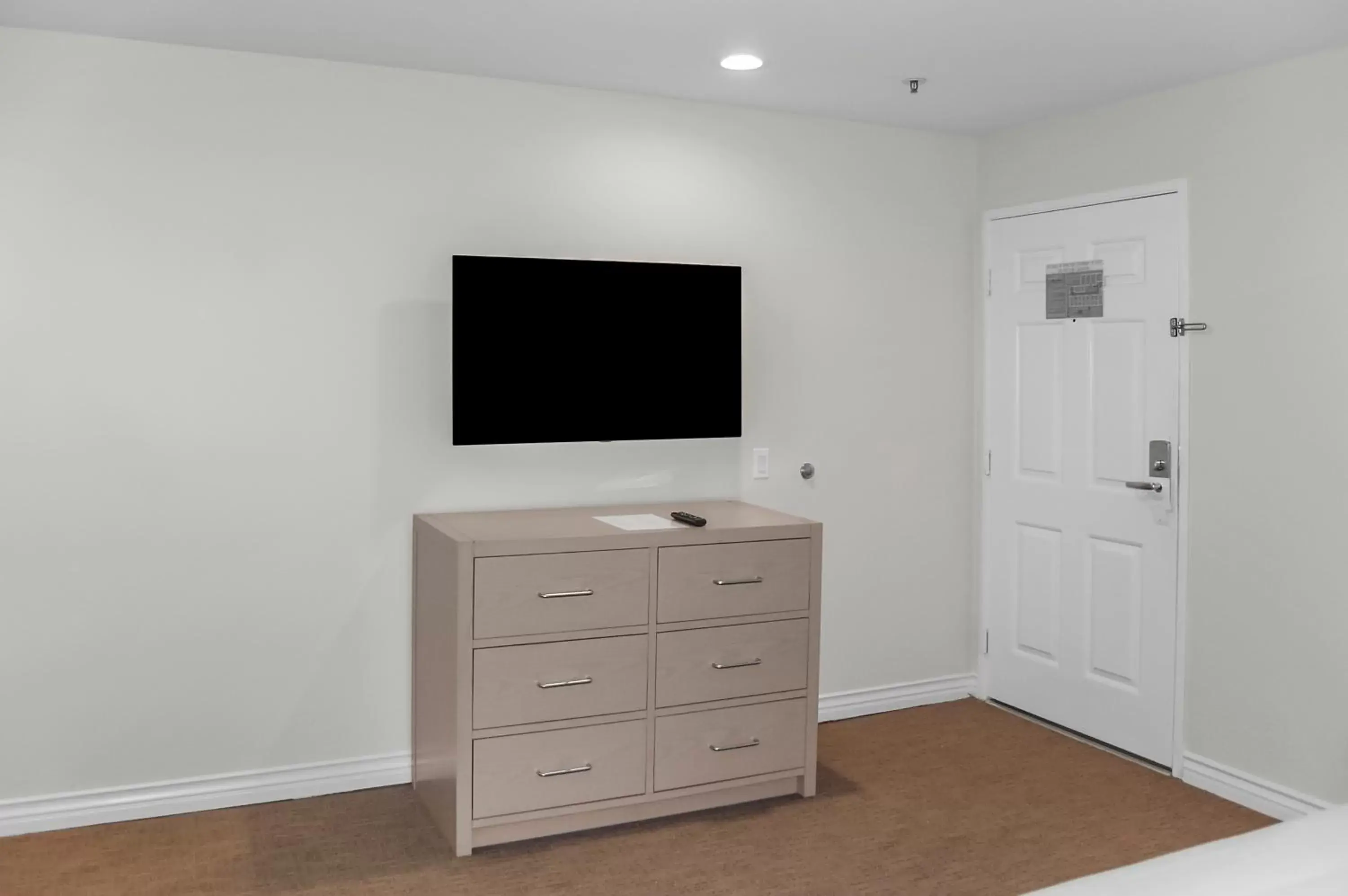 TV and multimedia, TV/Entertainment Center in Riviera Beach & Shores Resorts
