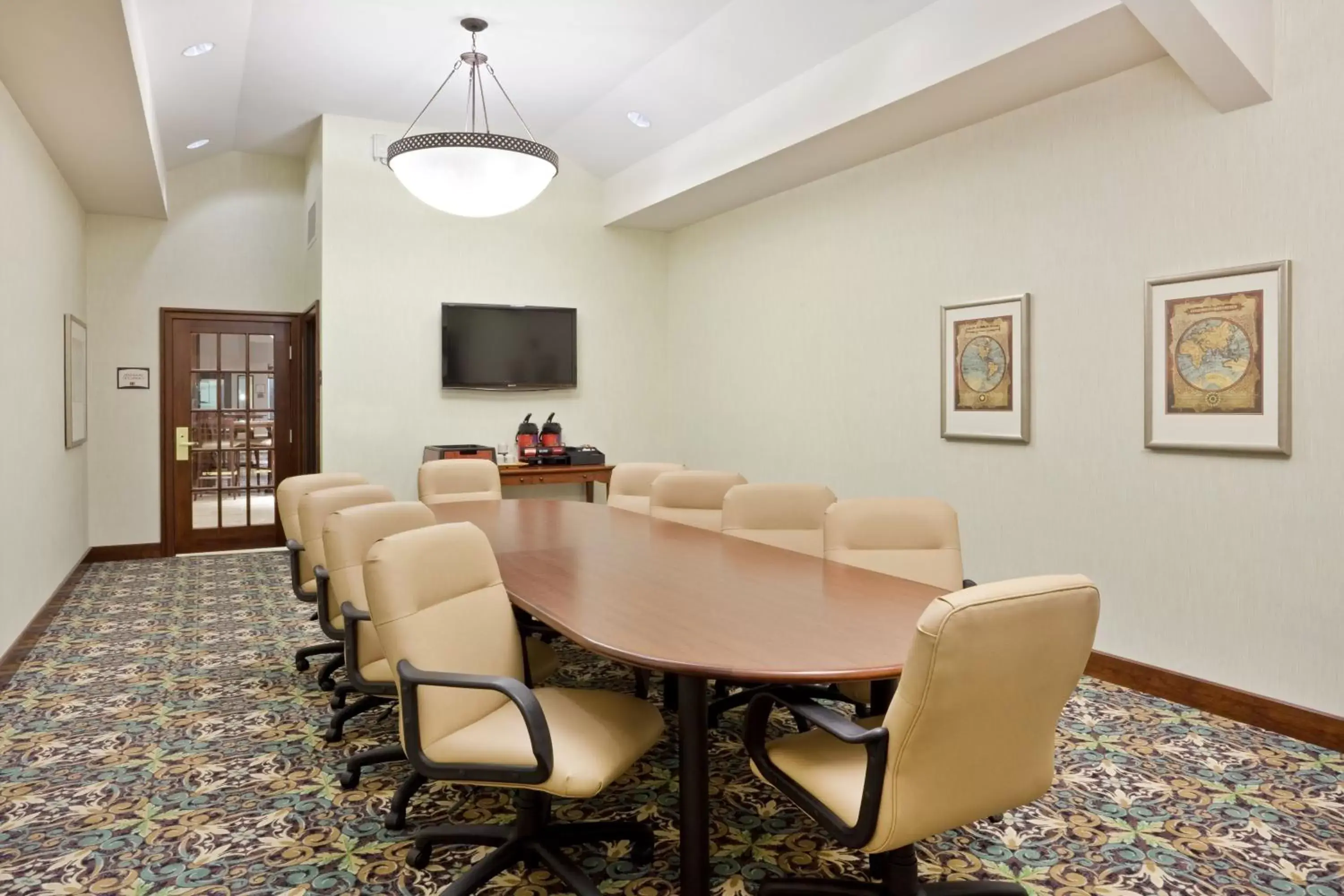 Meeting/conference room in Staybridge Suites Everett - Paine Field, an IHG Hotel