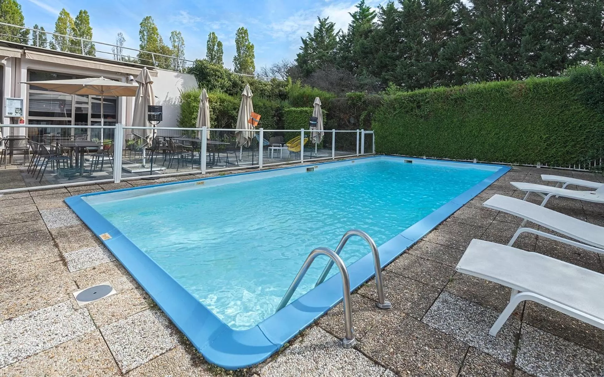 Swimming pool in Mercure Paris Sud Les Ulis-Courtaboeuf