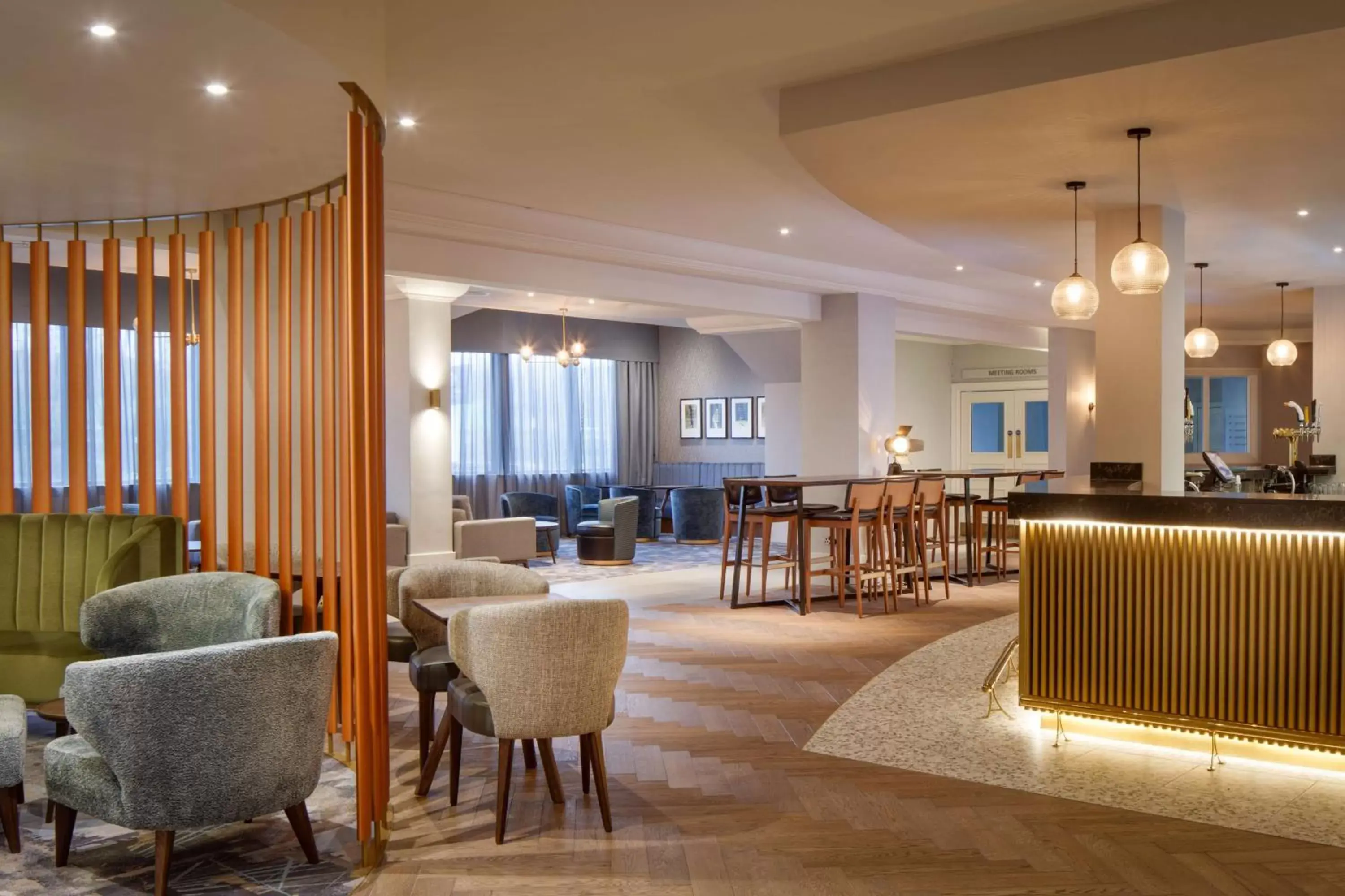 Lounge or bar, Restaurant/Places to Eat in DoubleTree by Hilton London Elstree