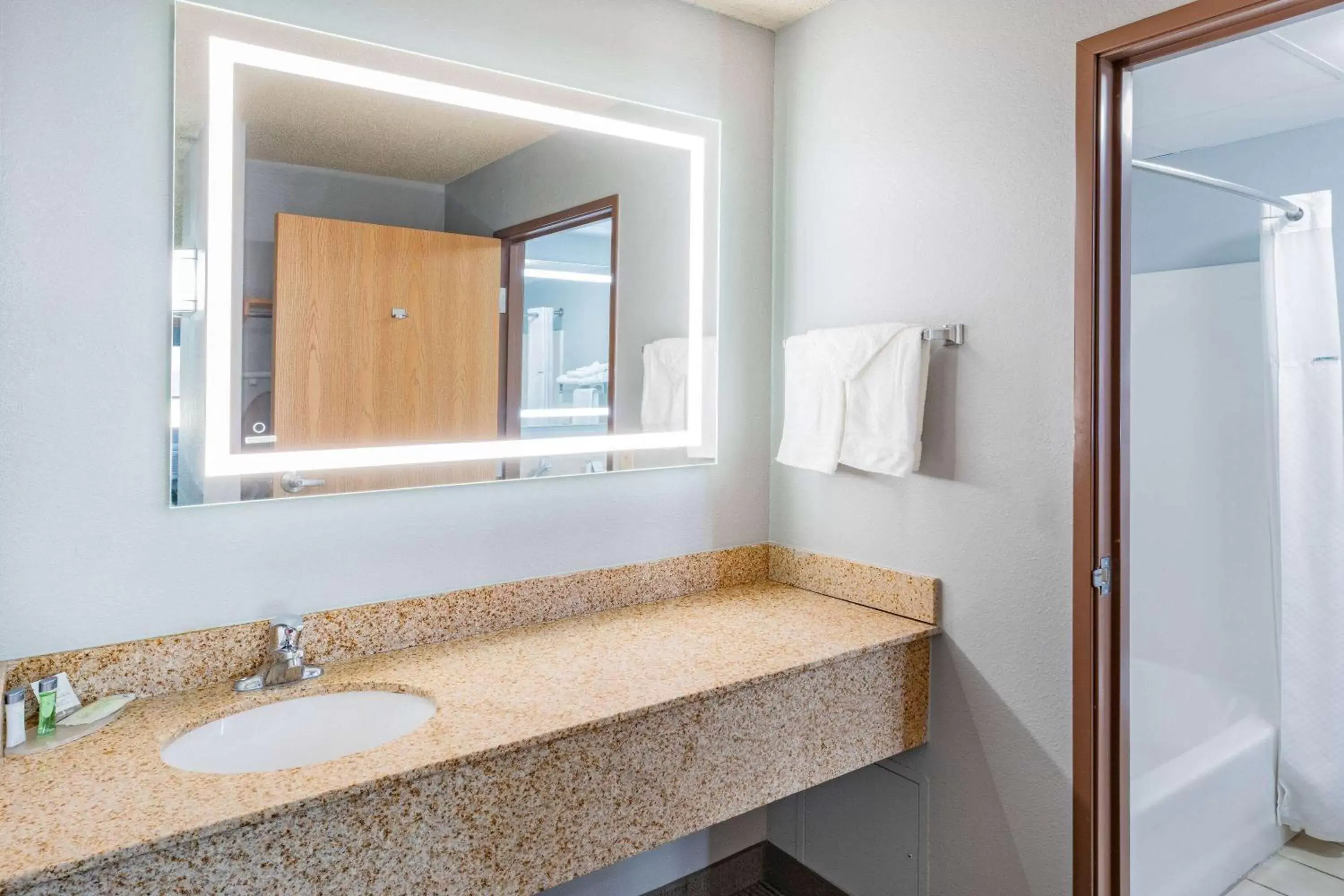 Deluxe King Suite - Non-Smoking in AmericInn by Wyndham Sayre Deluxe King Suite - Non-Smoking in AmericInn by Wyndham Sayre