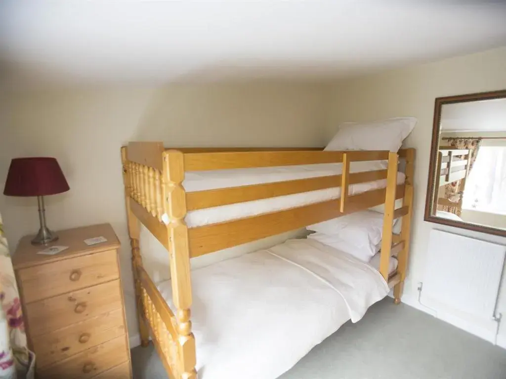 Bedroom, Bunk Bed in Withy Cottages