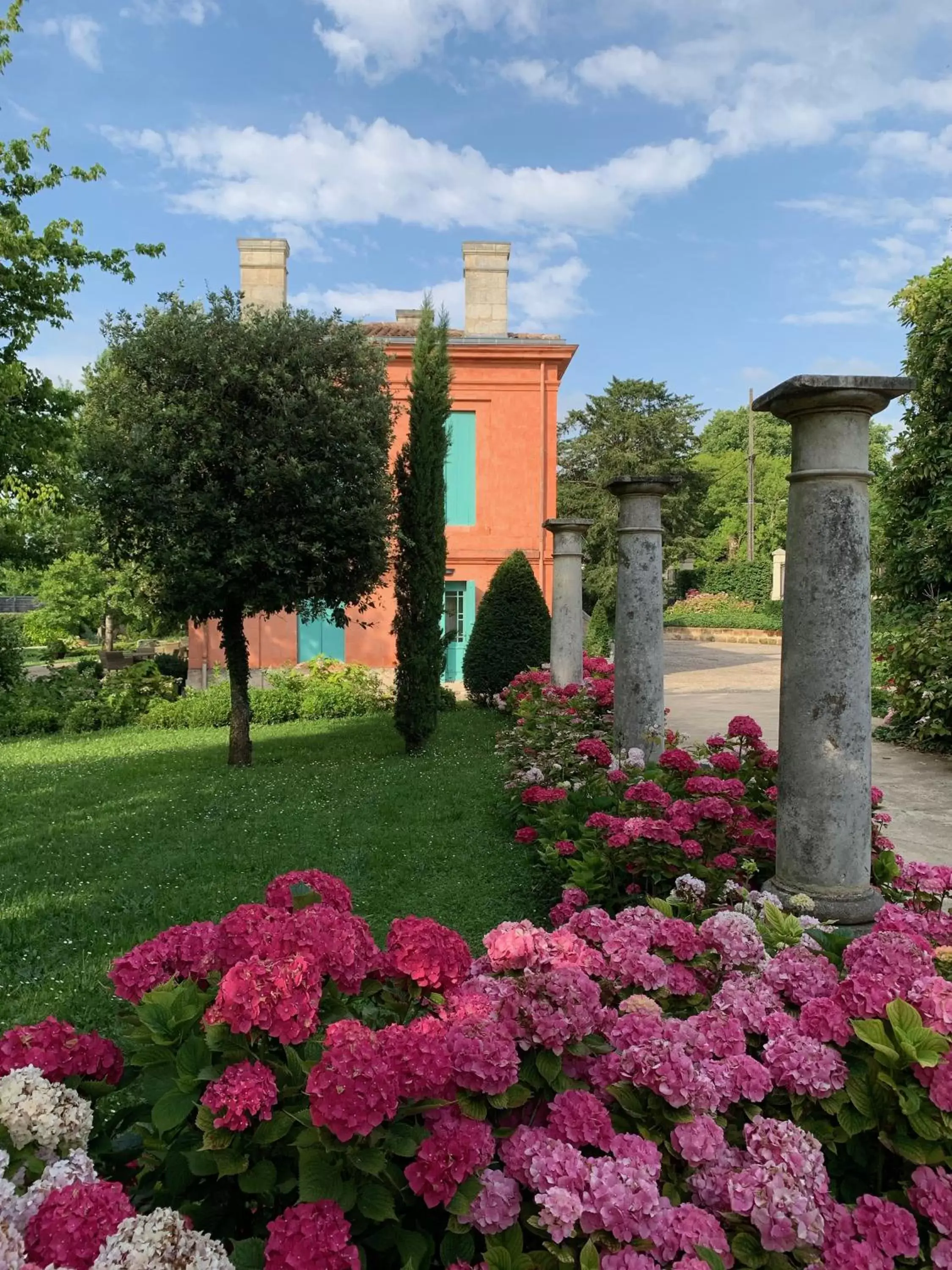 Property Building in Chateau Pont Saint-Martin