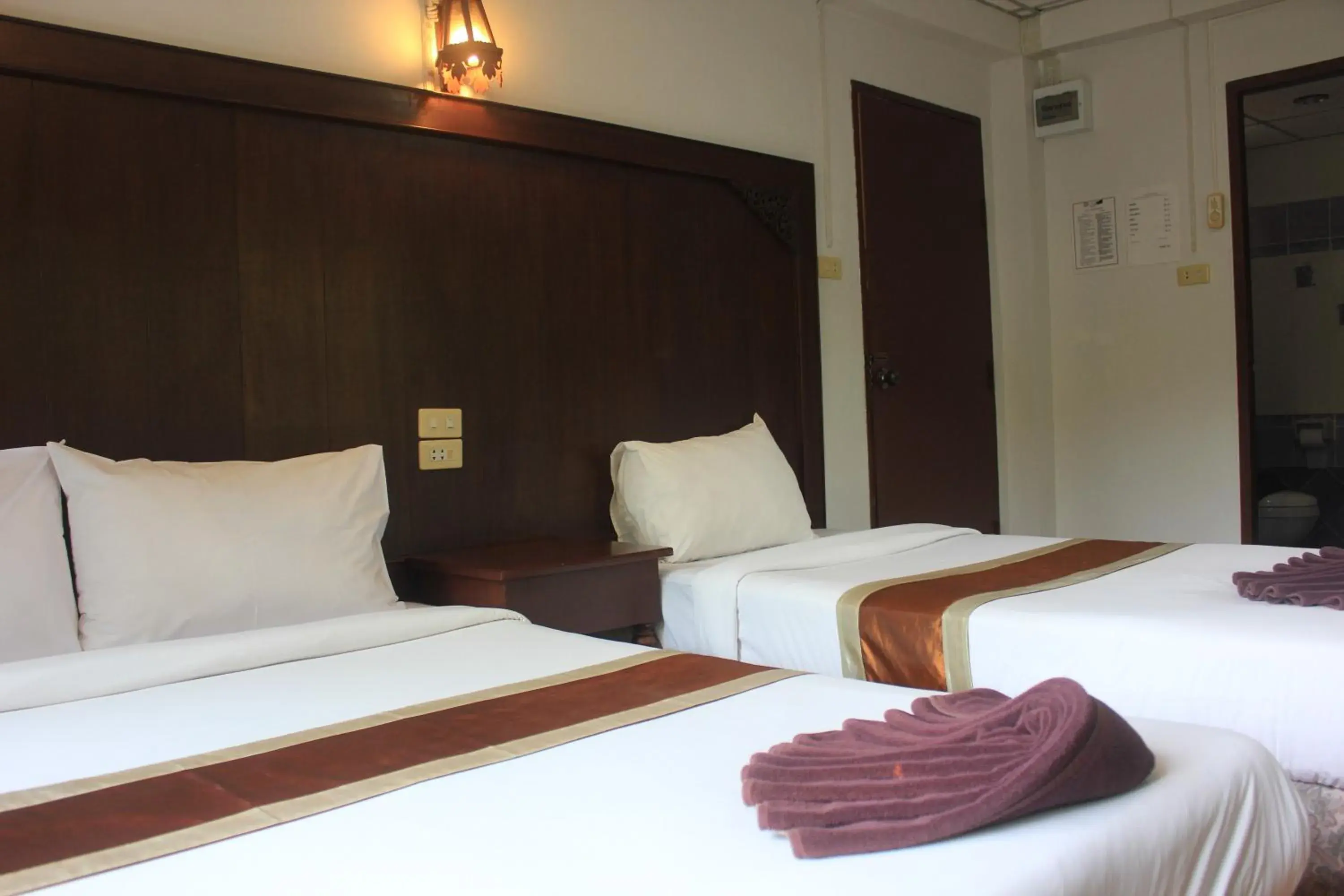 Bed in Chaweng Noi Resort