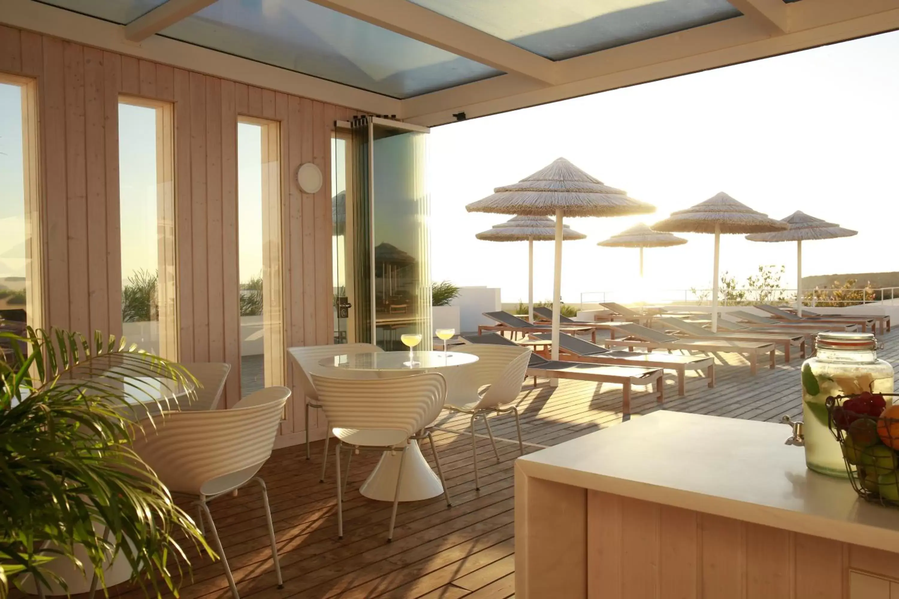 Lounge or bar in Memmo Baleeira - Design Hotels Lounge or bar in Memmo Baleeira - Design Hotels