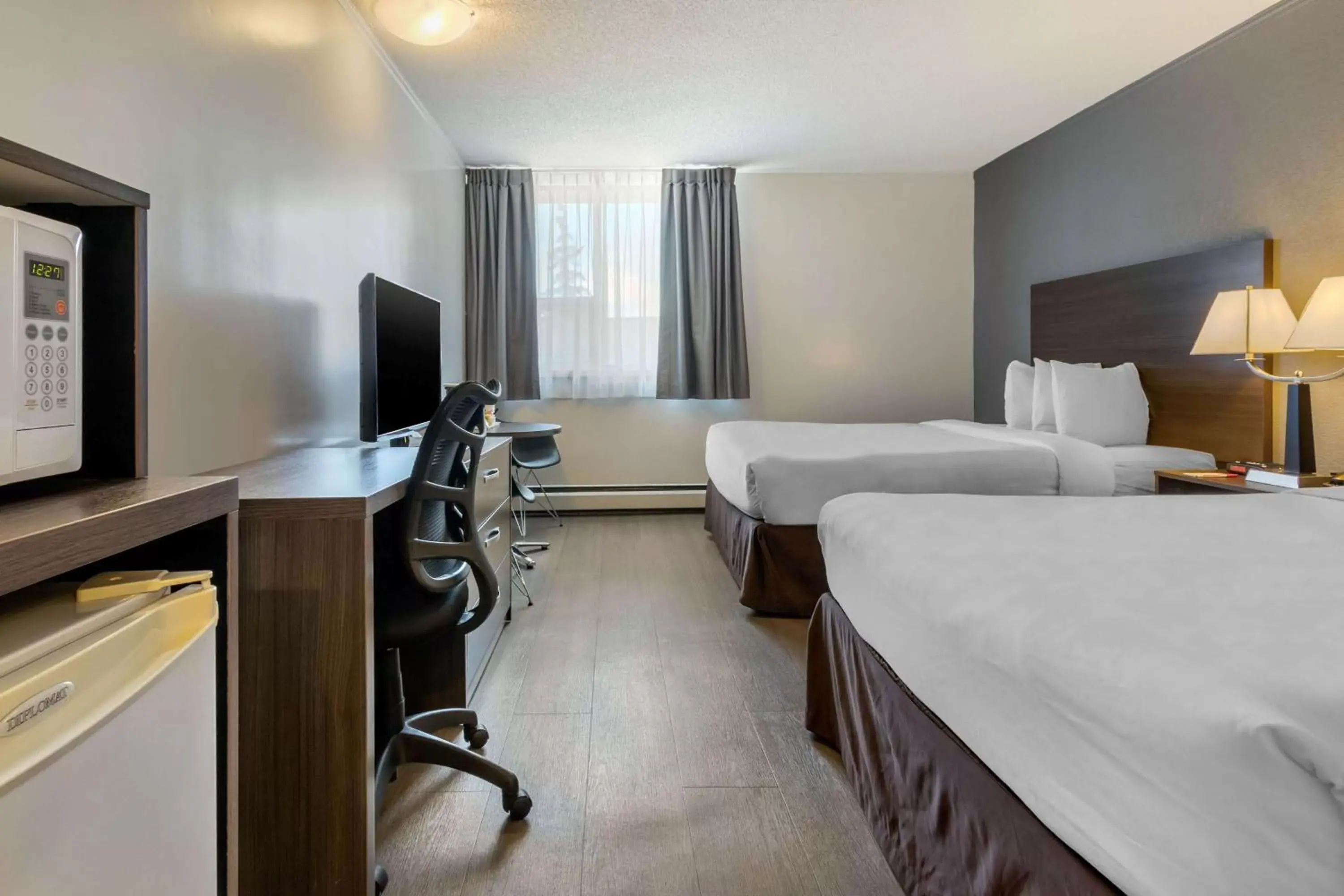 Photo of the whole room in Super 8 by Wyndham Macleod Trail Calgary