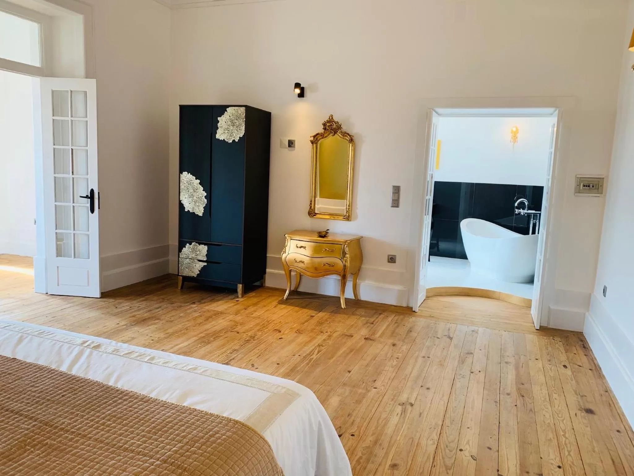 Bedroom, Bed in REFÚGIO DOURADO