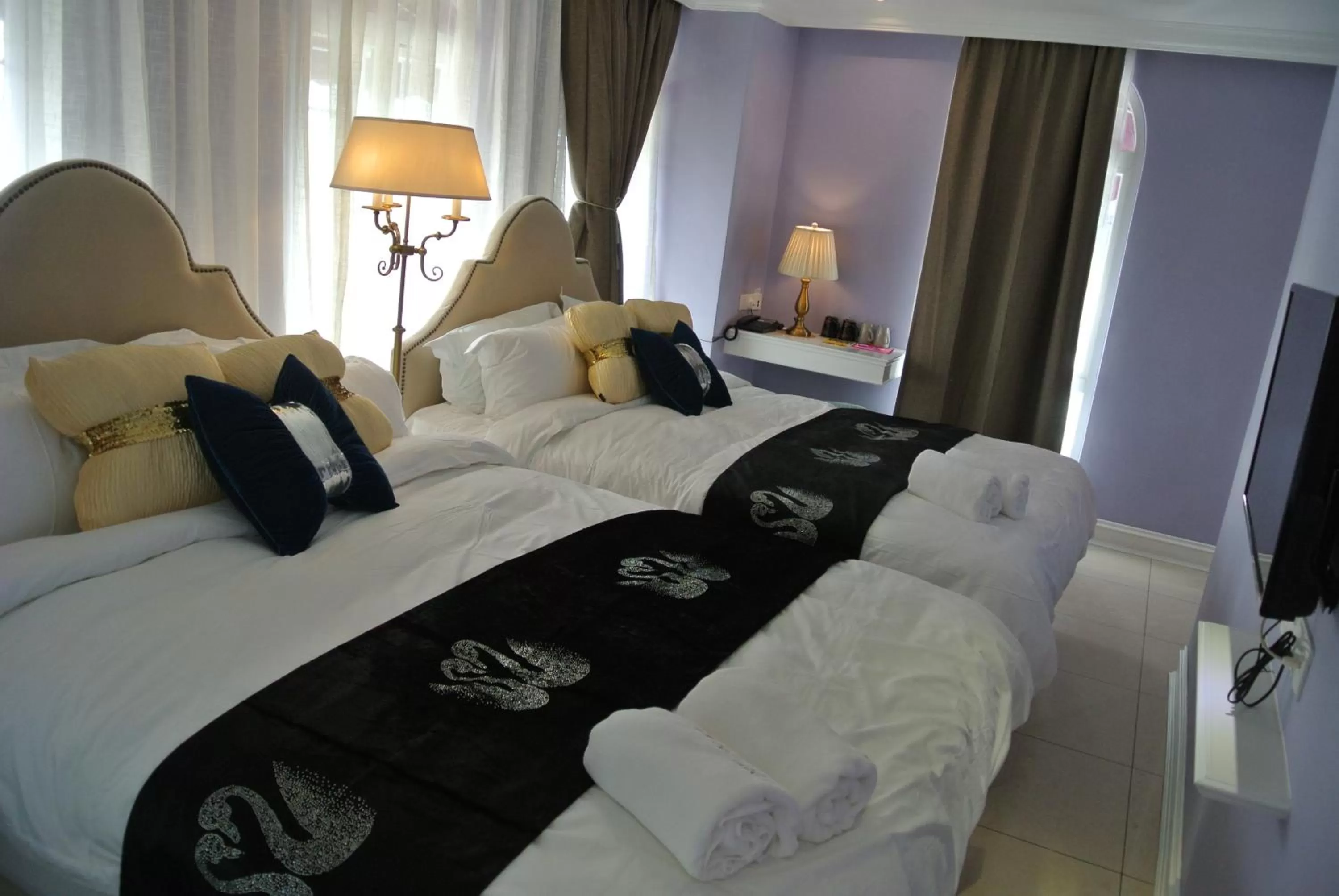 Bed in 1 Day Car Hotel Station 18