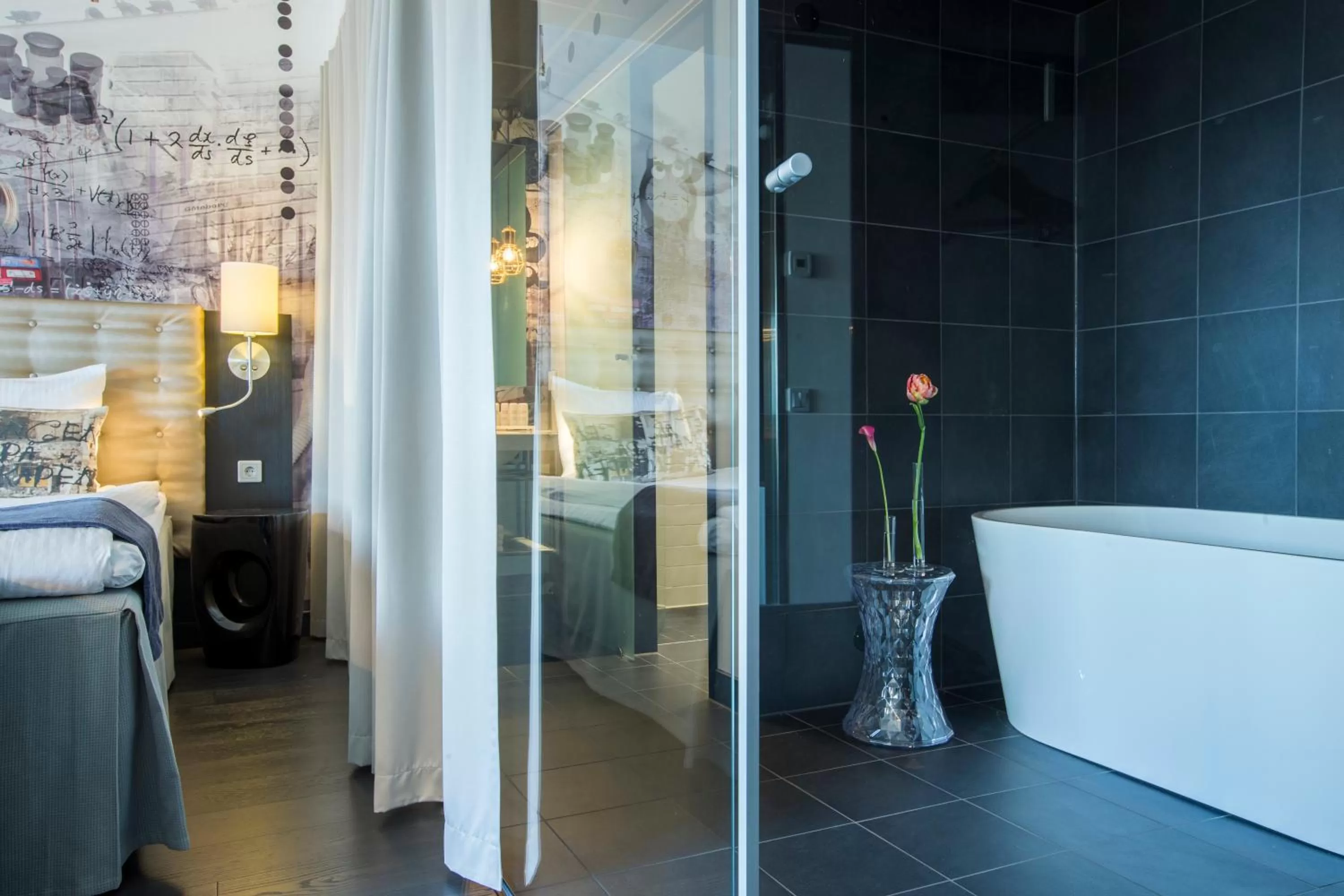 Bathroom, Bed in Radisson Blu Riverside Hotel