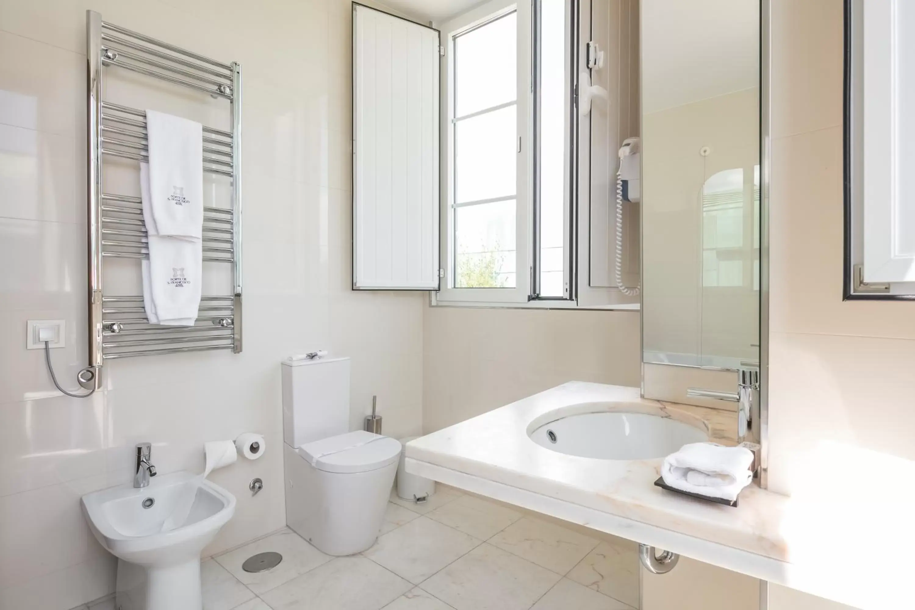 Toilet, Bathroom in Forte de São Francisco Hotel Chaves