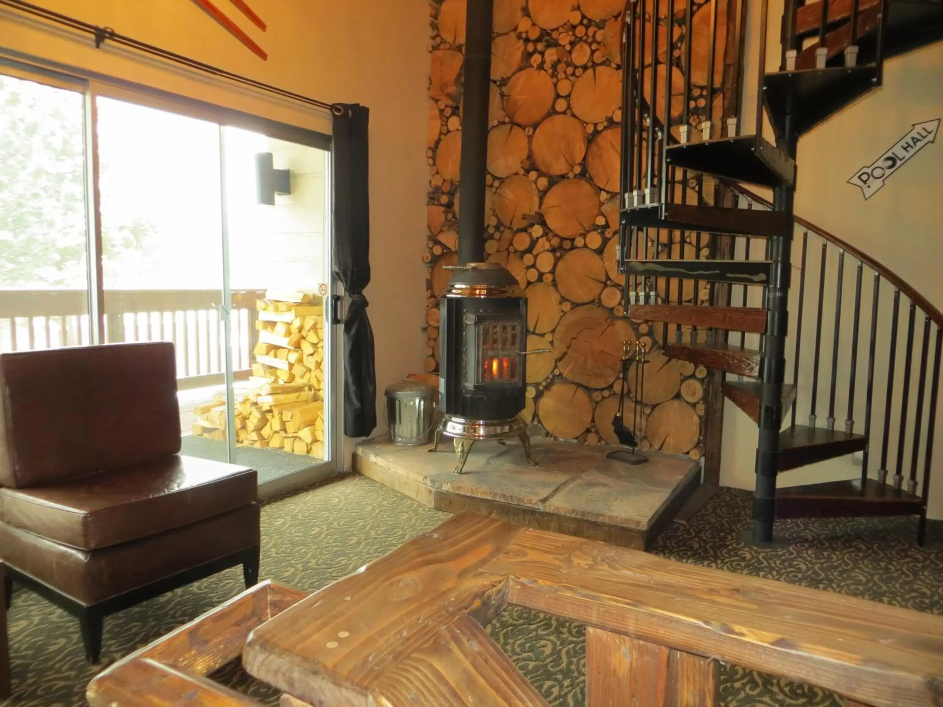 Day, Seating Area in The Mammoth Creek Inn