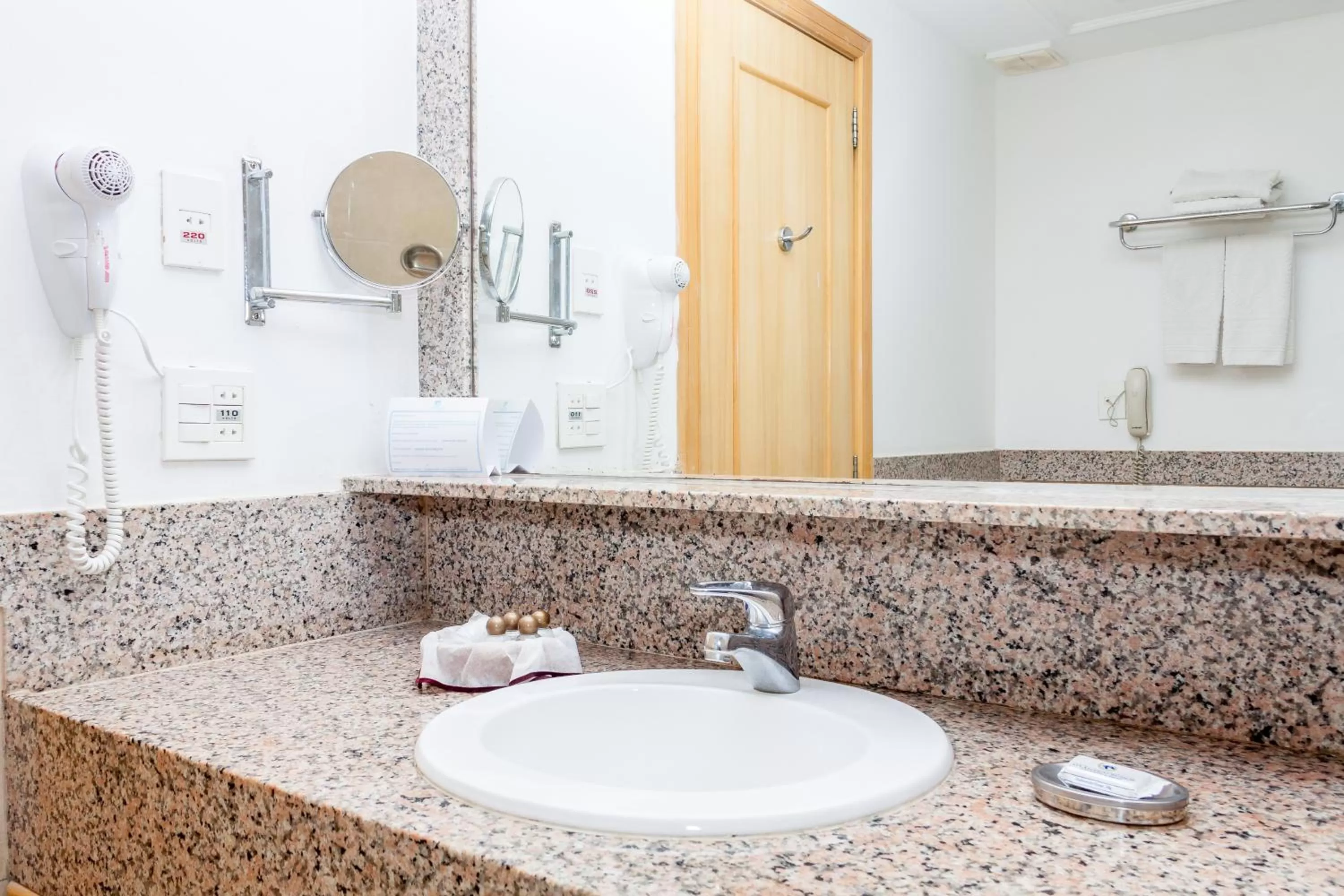 Bathroom in Hotel Atlântico Búzios Convention