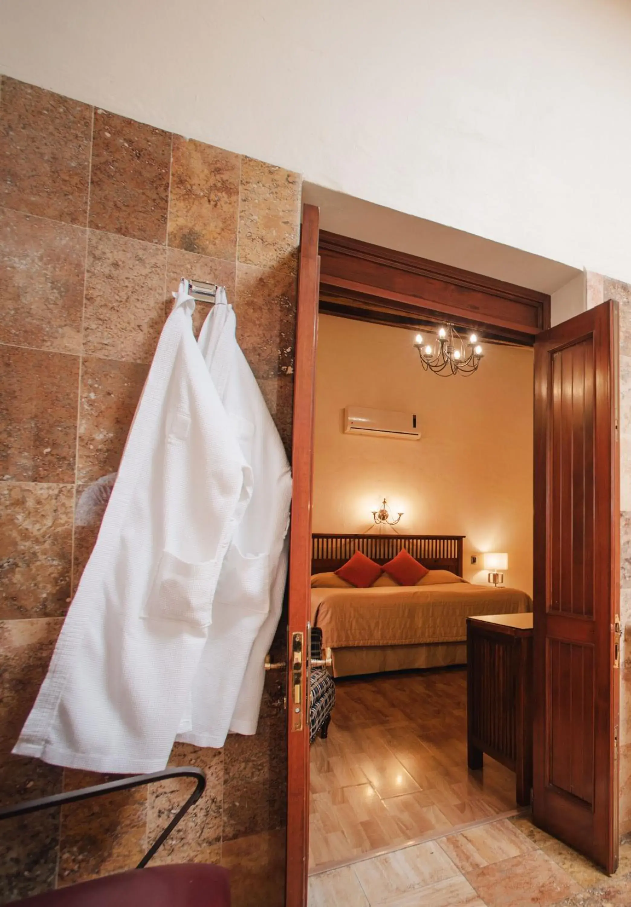 towels, Bed in Hotel Casa Antigua