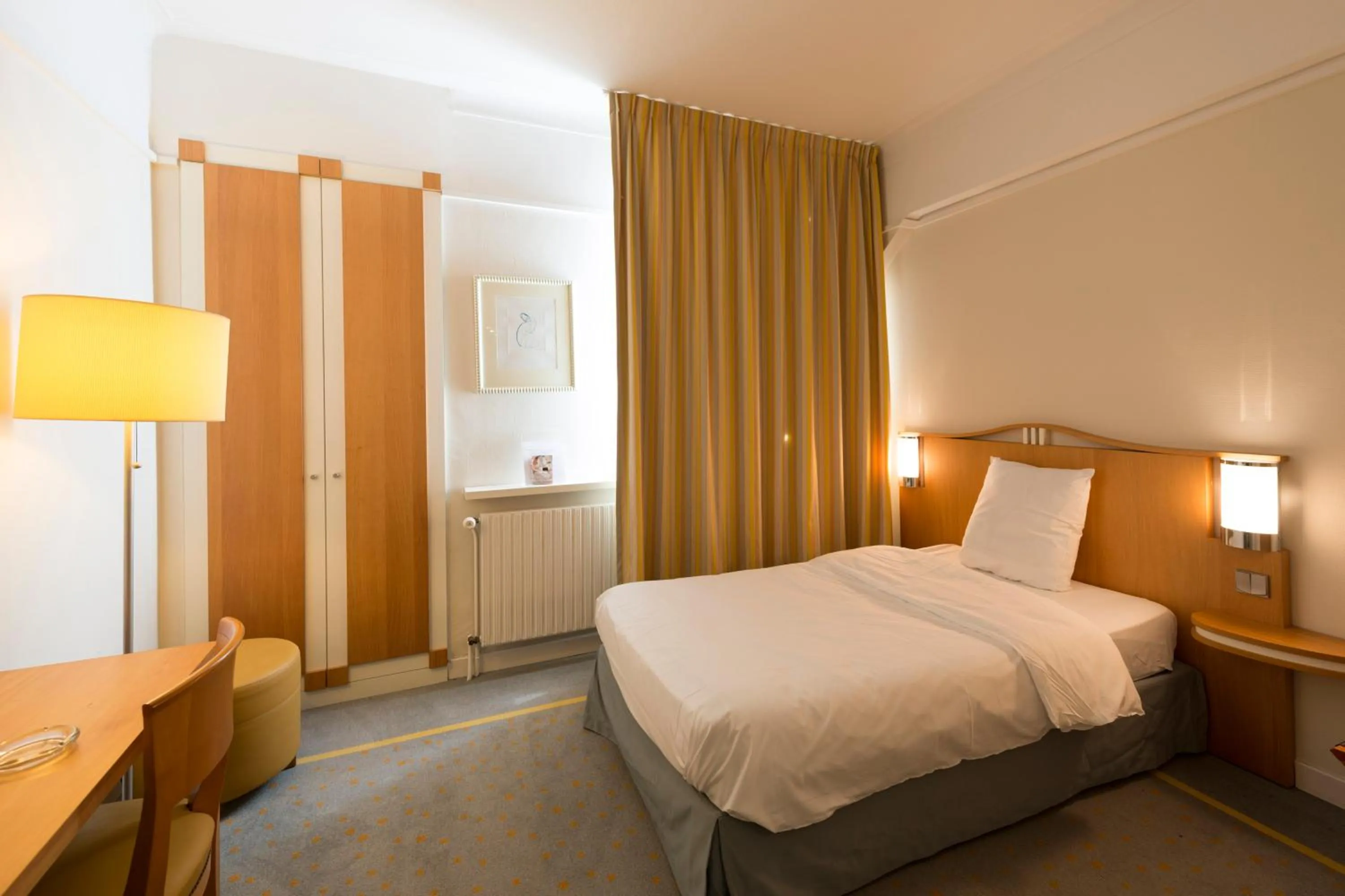 Bed in Grand Hôtel Filippo Strasbourg Nord