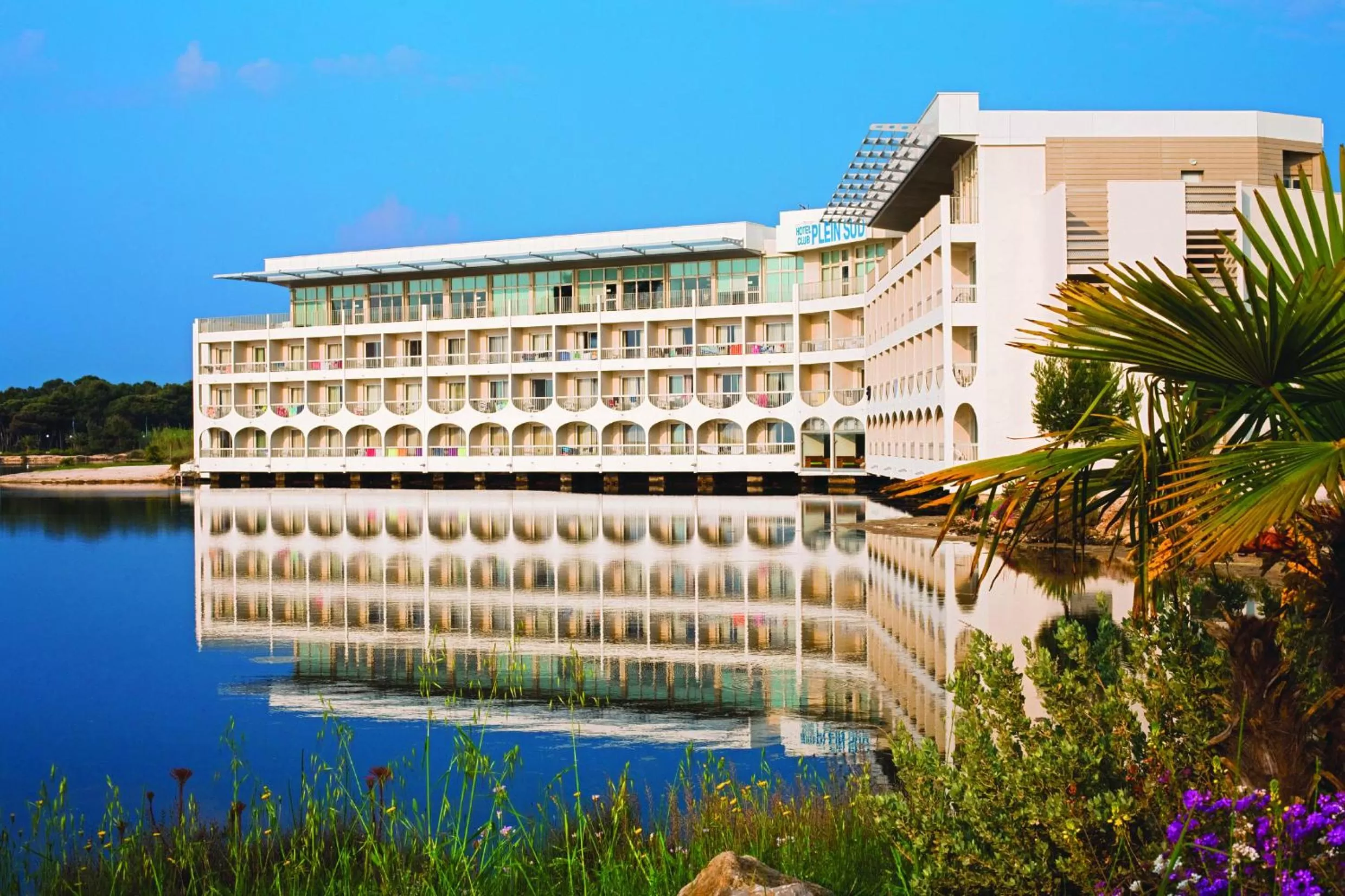 Facade/entrance in Hotel Club Le Plein Sud Vacances Bleues