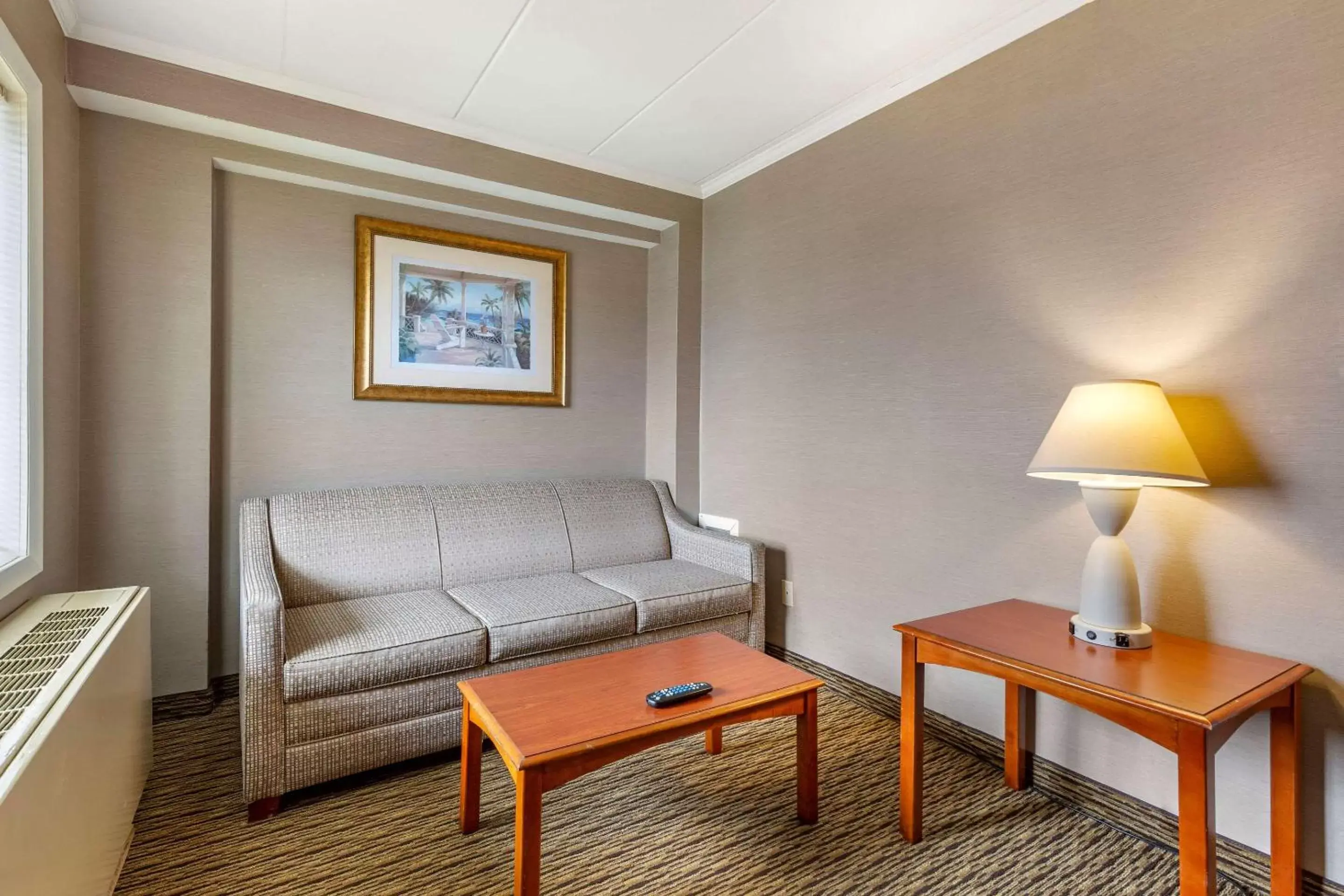 Photo of the whole room, Seating Area in Quality Inn Boardwalk