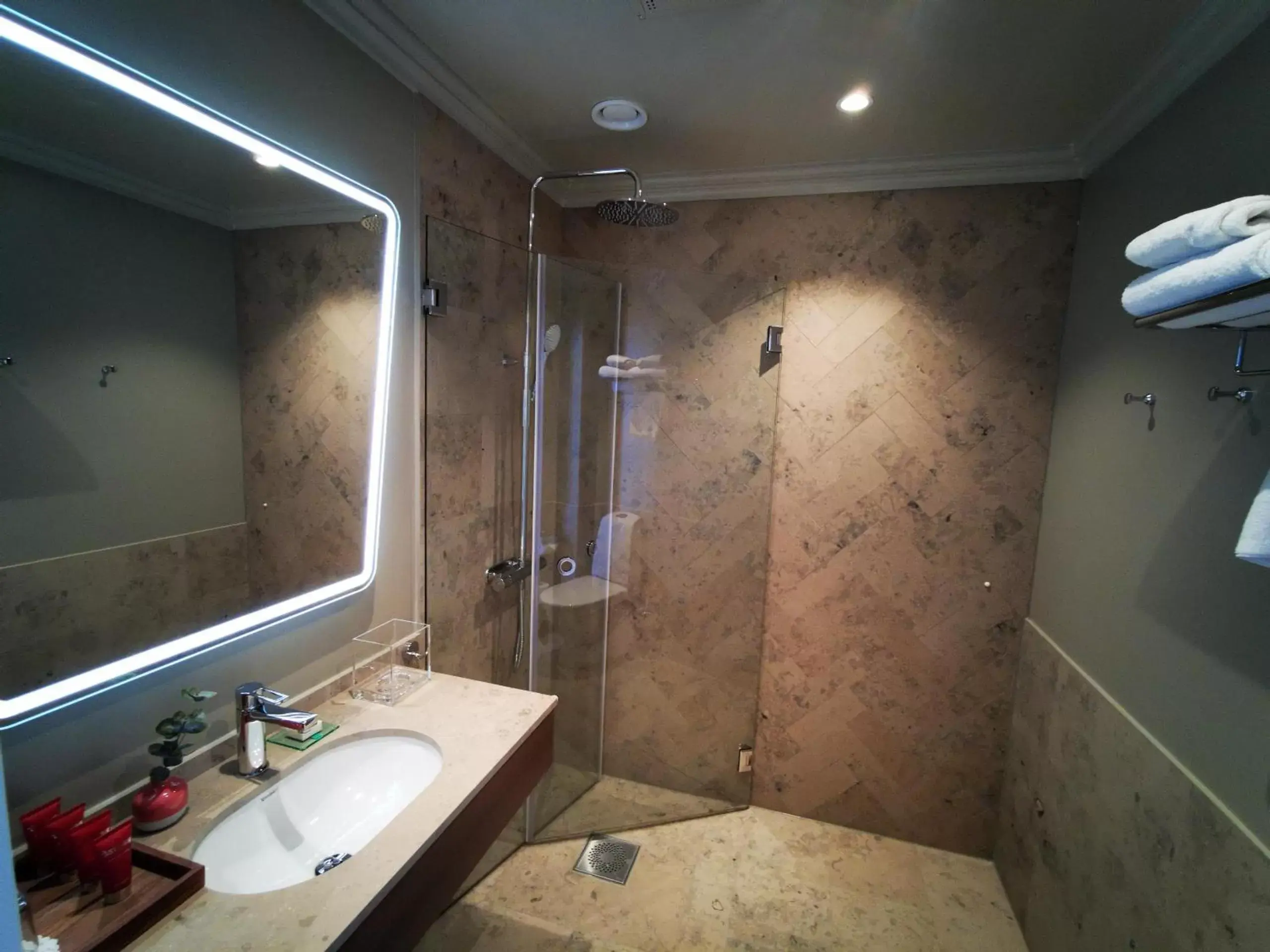 Bathroom in Elite Hotel Savoy