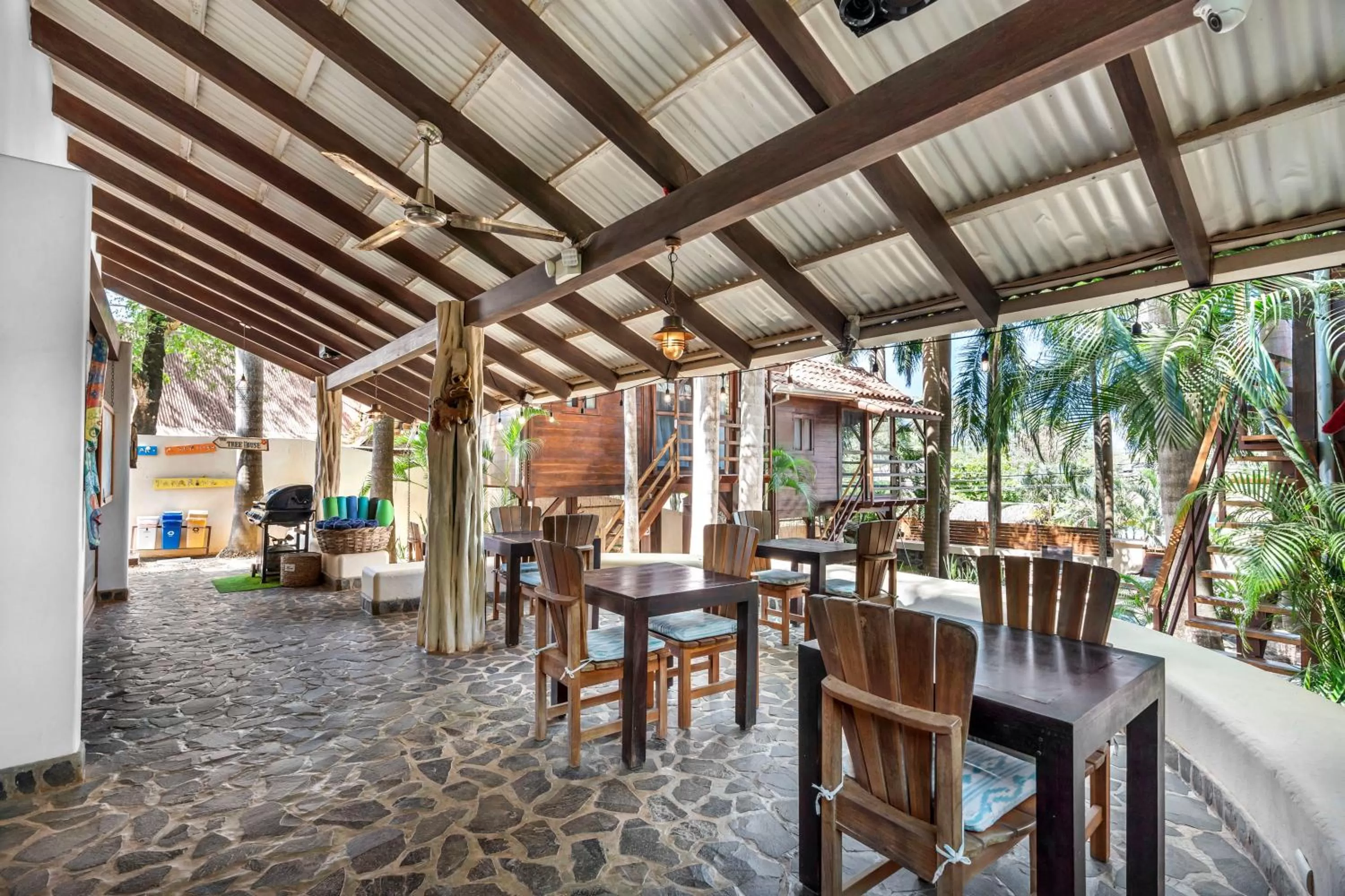 Restaurant/Places to Eat in The Beach Bungalows - Yoga and Surf Hotel - Adults Only