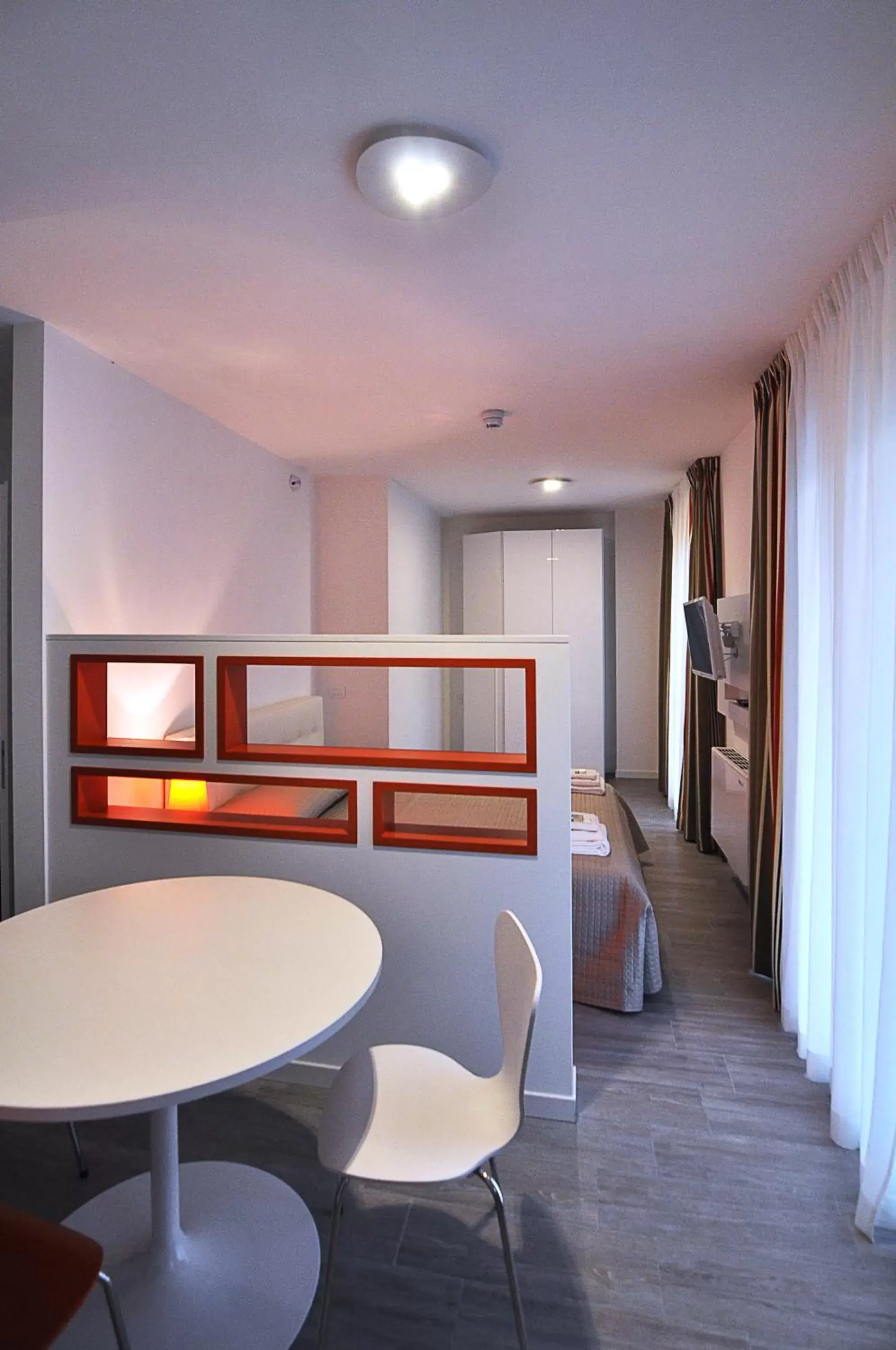 Kitchen or kitchenette, Dining Area in BB Hotels Aparthotel Arcimboldi