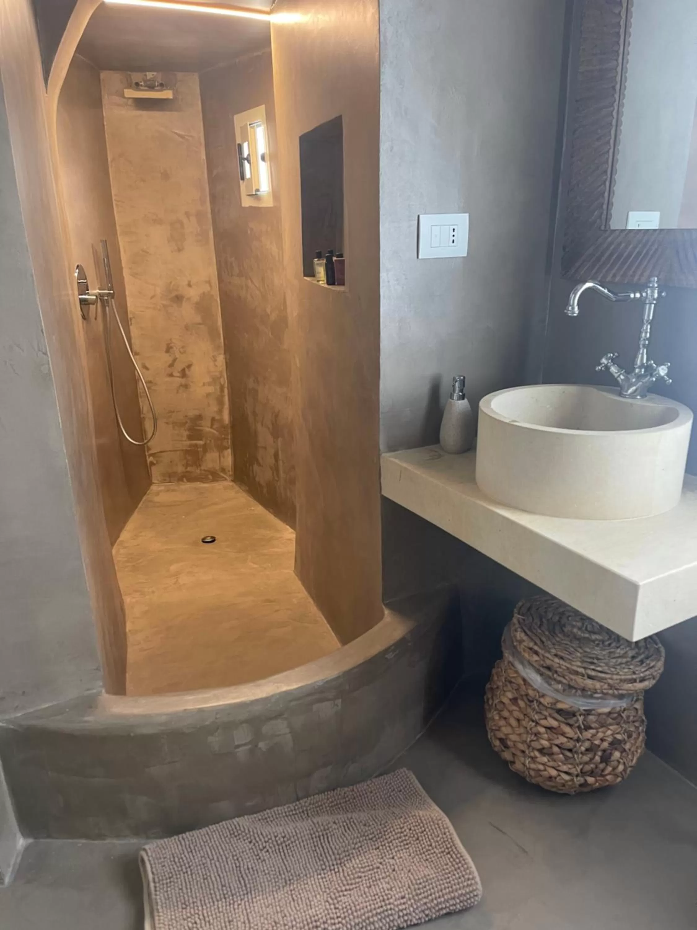 Shower in Palazzo NUR