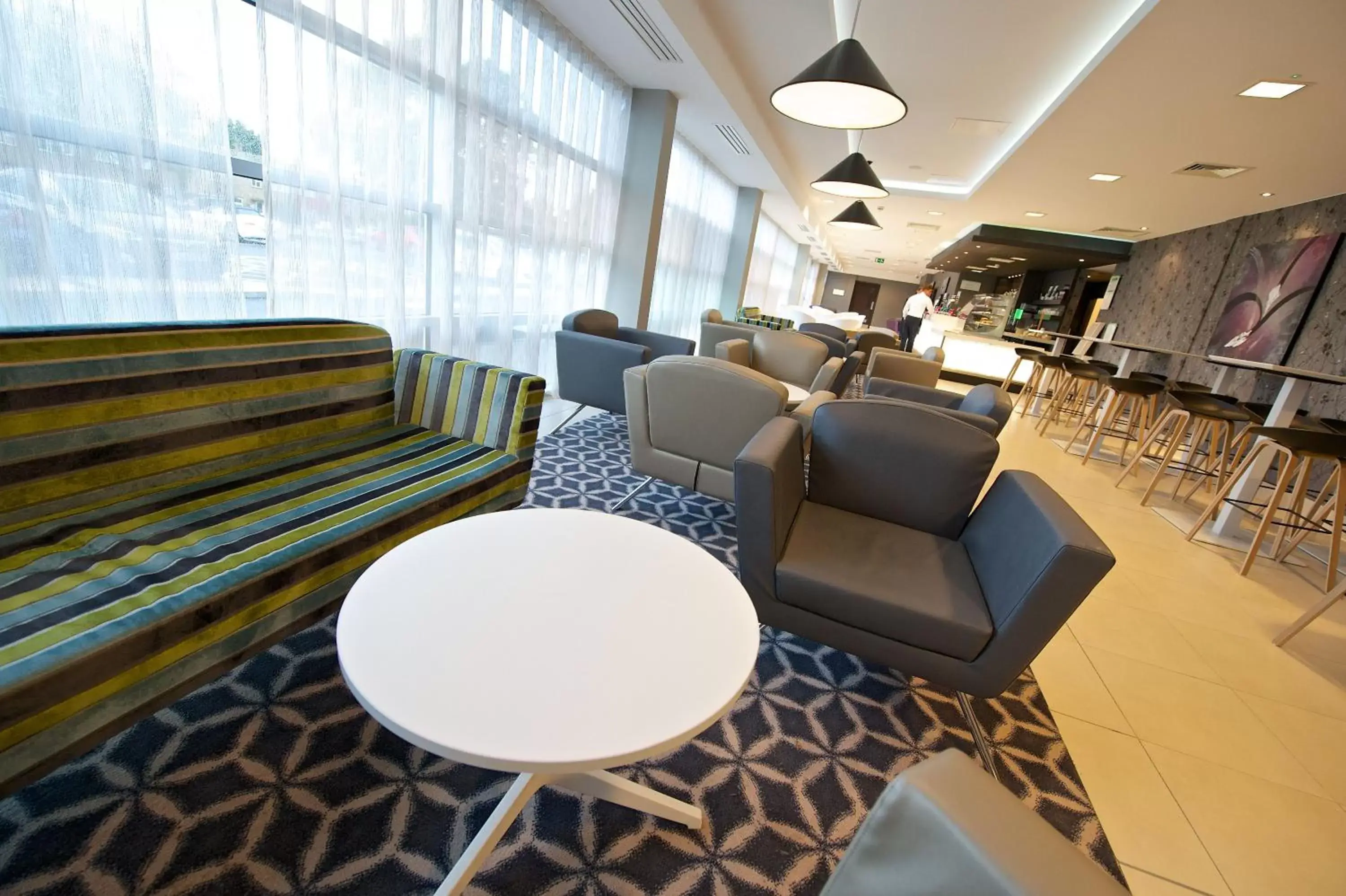 Lobby or reception, Lounge/Bar in Holiday Inn Southend, an IHG Hotel
