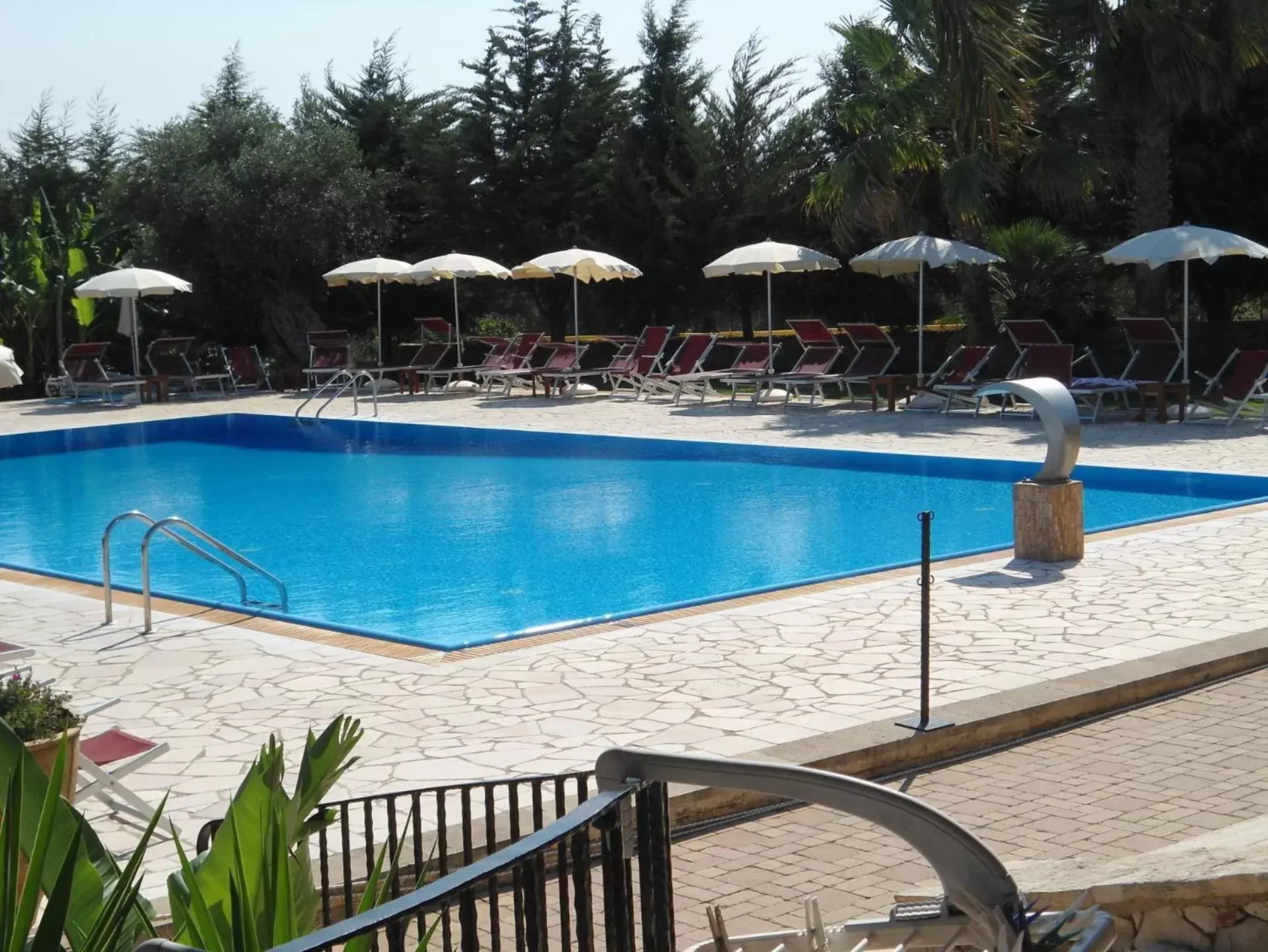 Solarium, Swimming Pool in Hotel Masseria Le Pajare