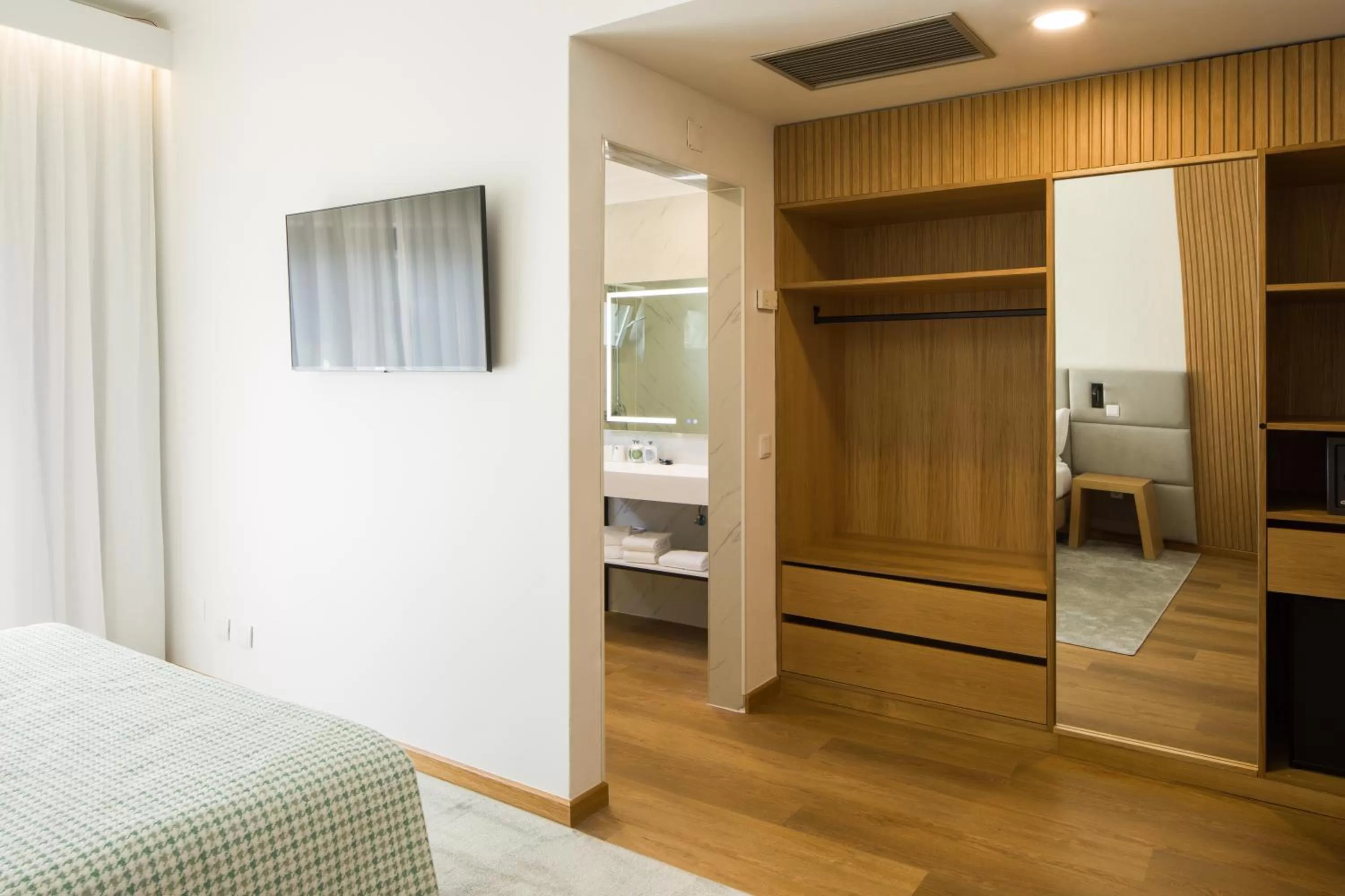 TV and multimedia, Bed in Hotel Lara