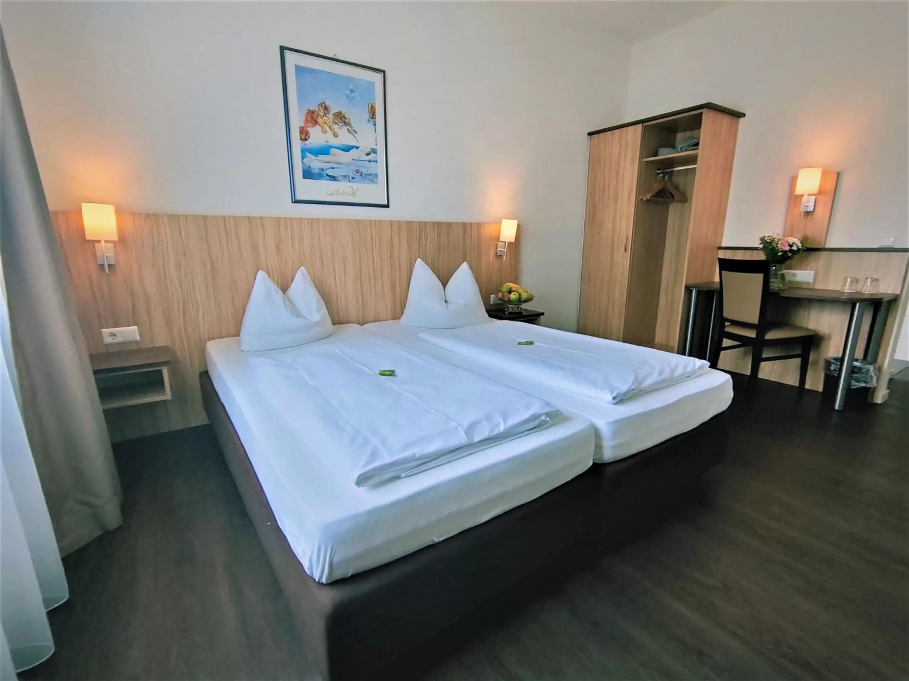 Seating area, Bed in Sport Hotel Kenzingen inklusive Schwimmbad, Sauna und Frühstück nähe Europa-Park