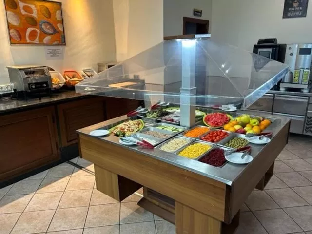 Restaurant/places to eat in Checkin Diamar