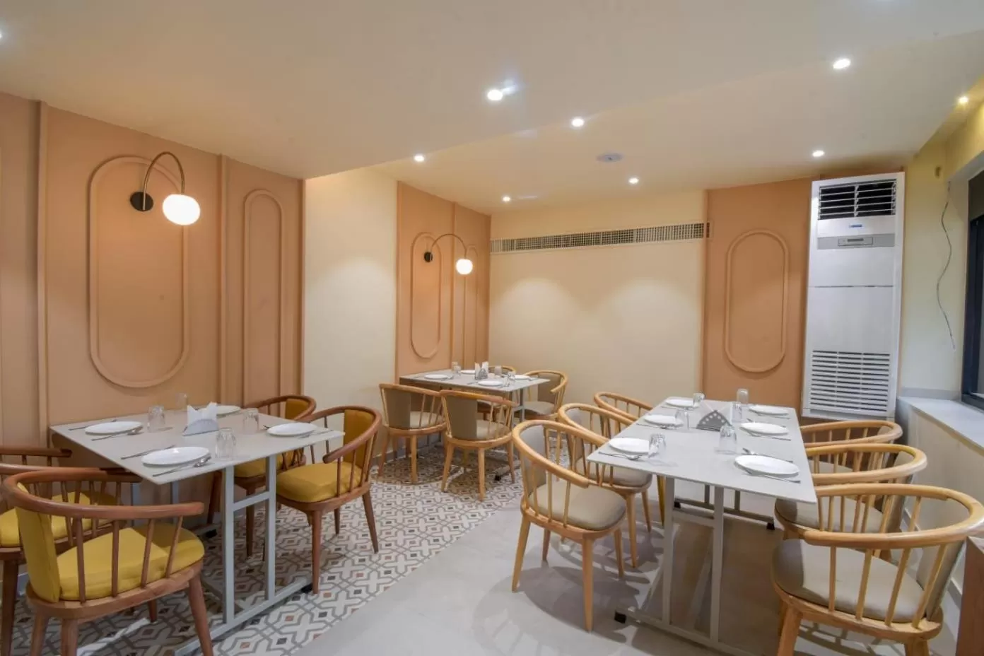 Restaurant/places to eat in Hotel Vrishali Executive