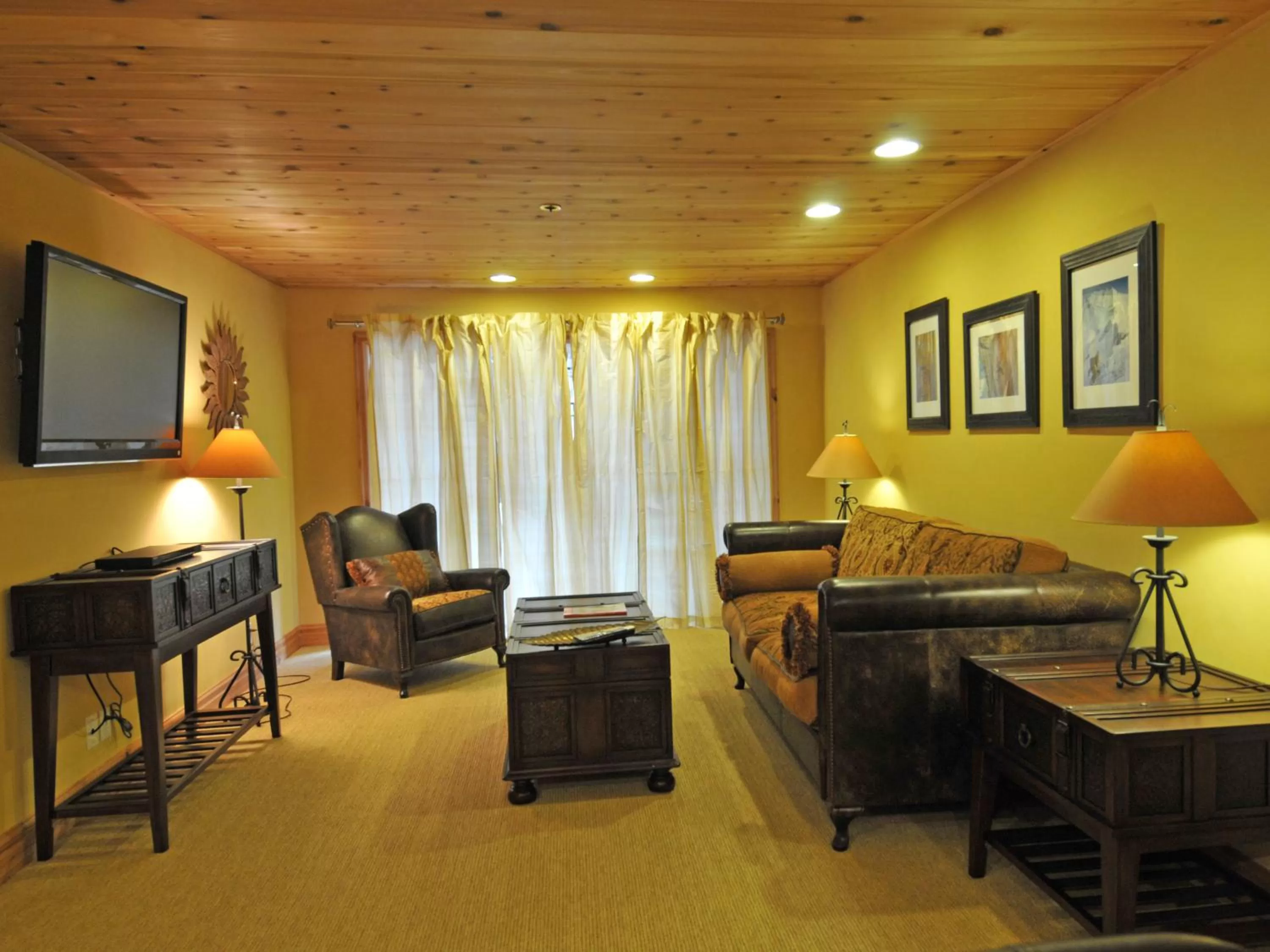 Treasure Mountain Inn