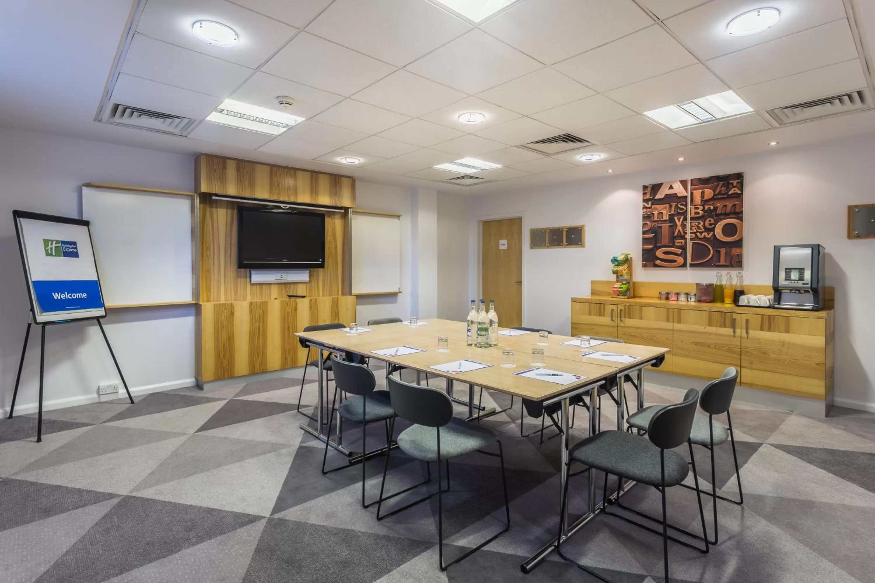 Meeting/conference room in Holiday Inn Express London - Watford Junction by IHG
