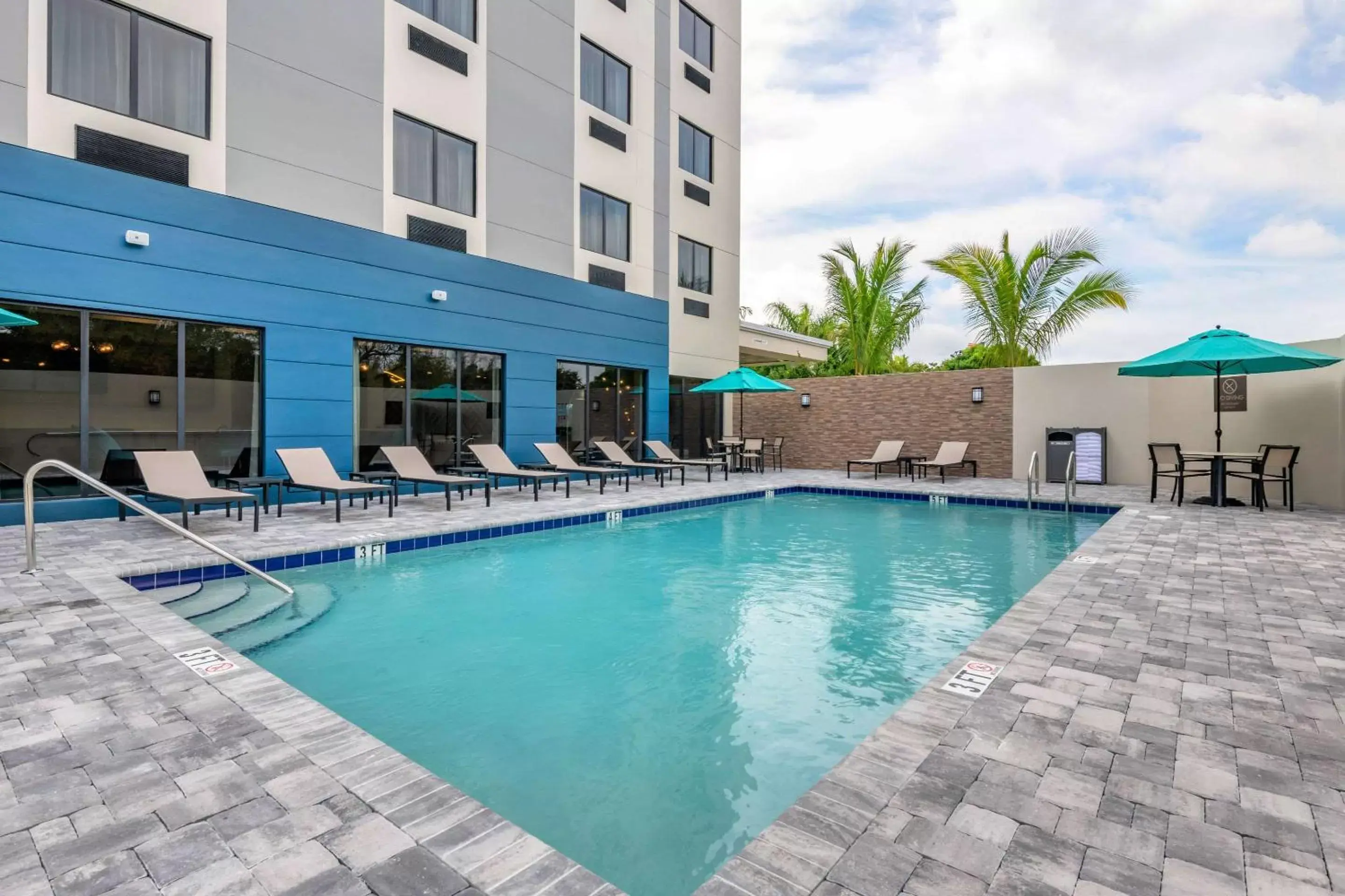 On site, Swimming Pool in Comfort Suites Stuart-Hutchinson Island