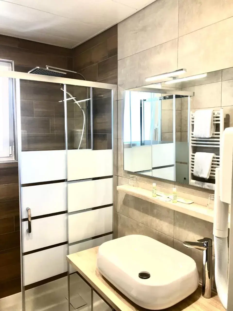 Shower, Bathroom in Hotel Garni Montaldi