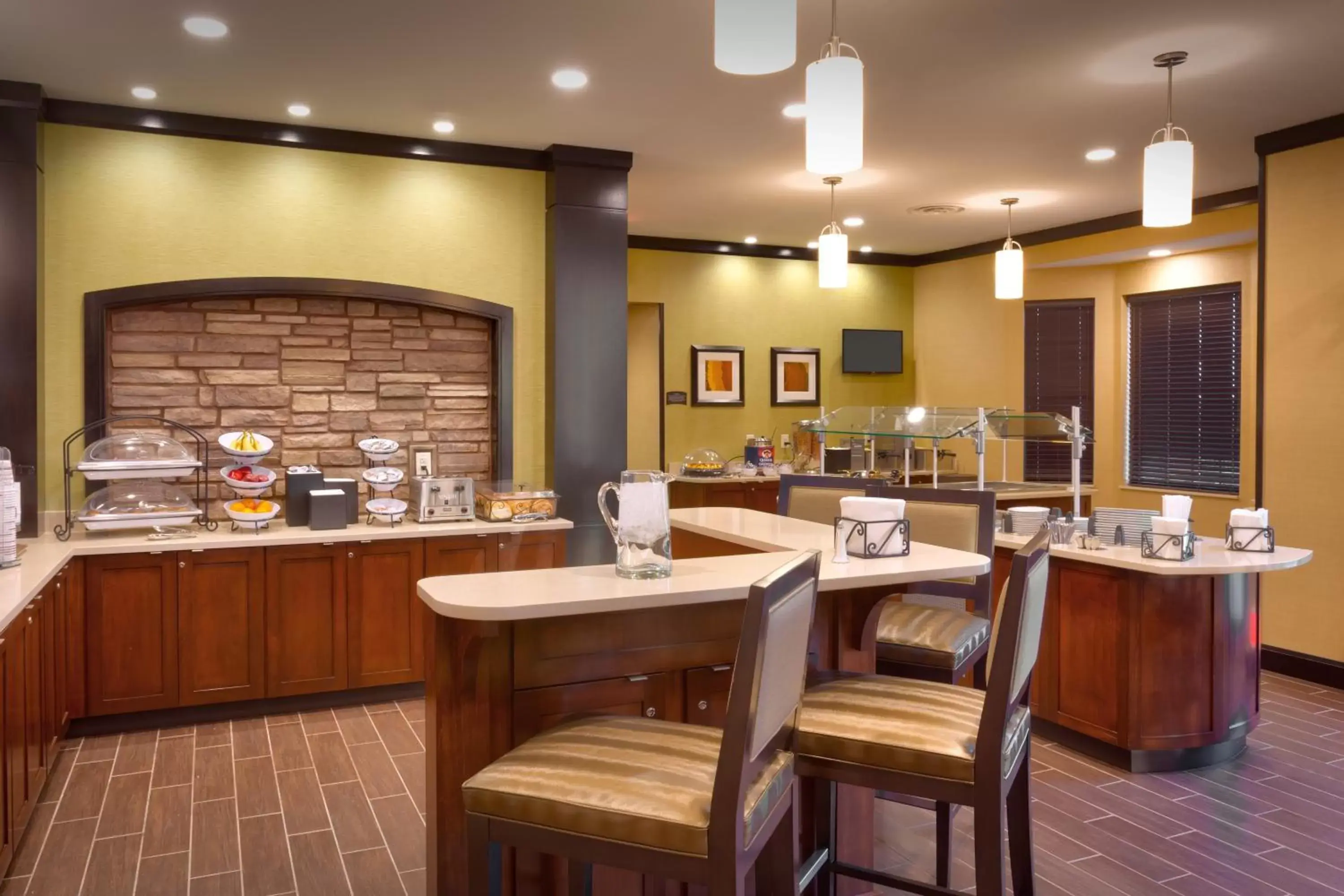 Breakfast, Restaurant/Places to Eat in Staybridge Suites Cheyenne, an IHG Hotel