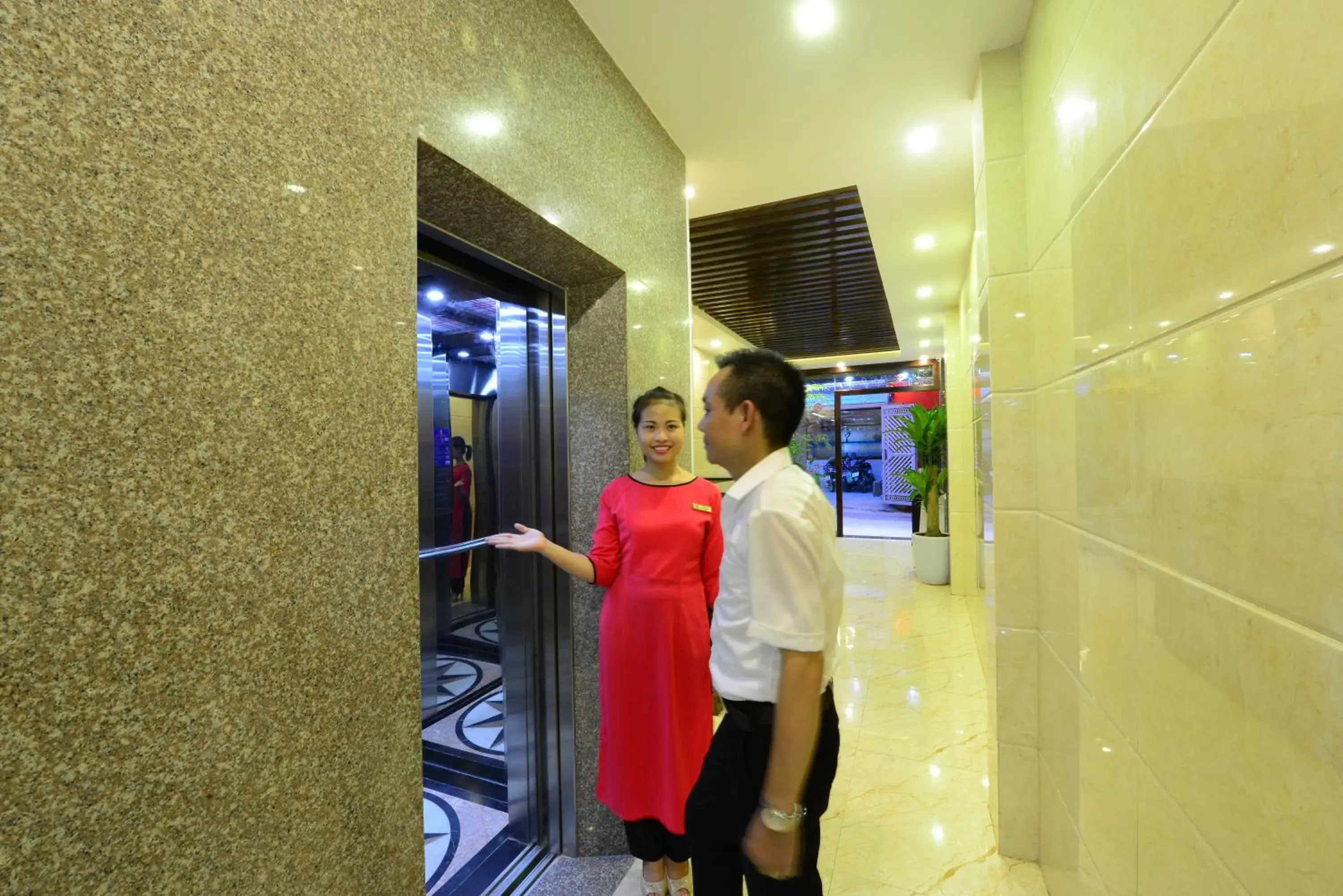 Communal lounge/ TV room in Blue Hanoi Inn Luxury Hotel and Spa
