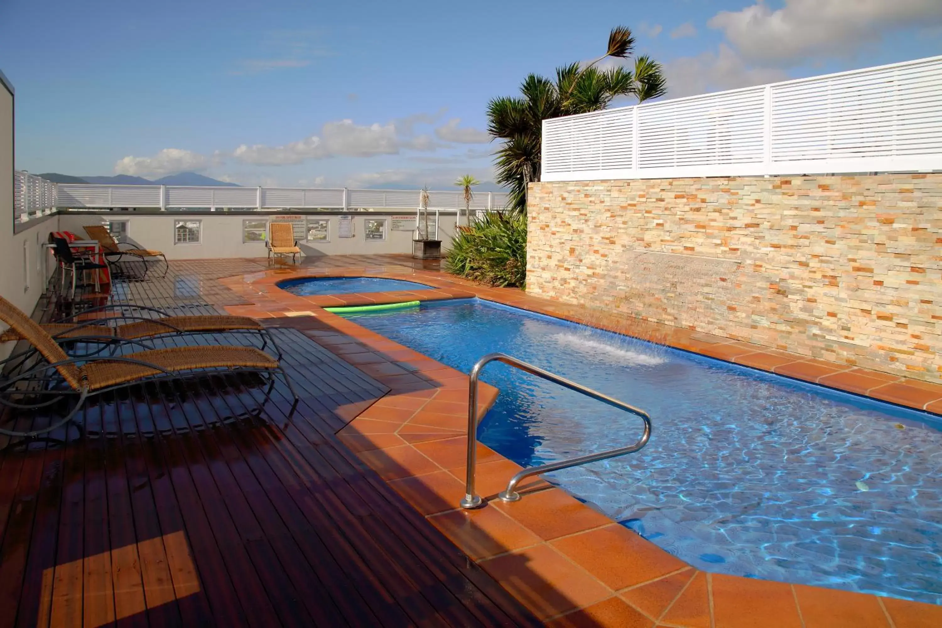 Mountain view, Swimming Pool in Cairns Central Plaza Apartment Hotel