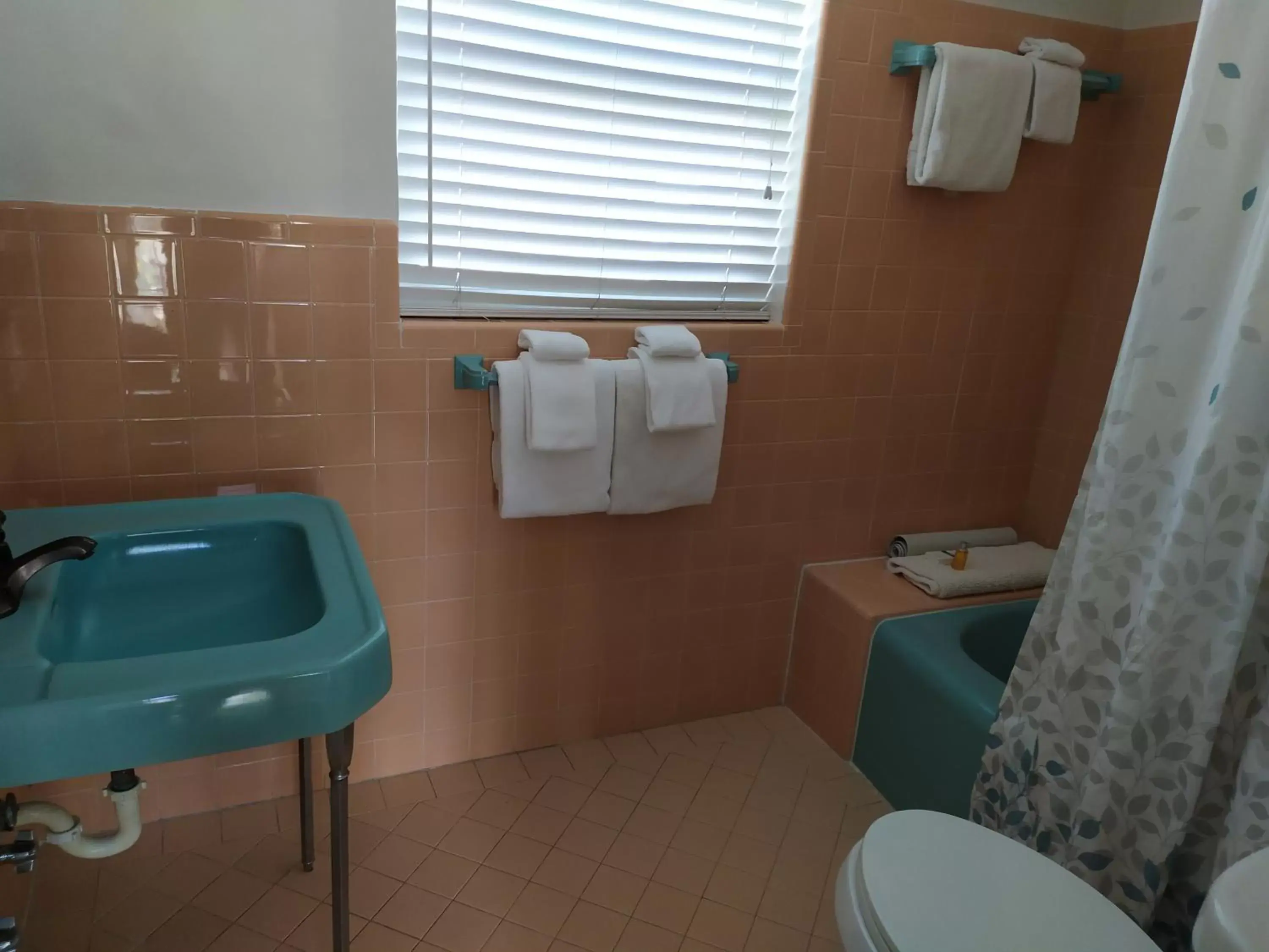 Toilet, Bathroom in Manhattan Tower Apartment Hotel