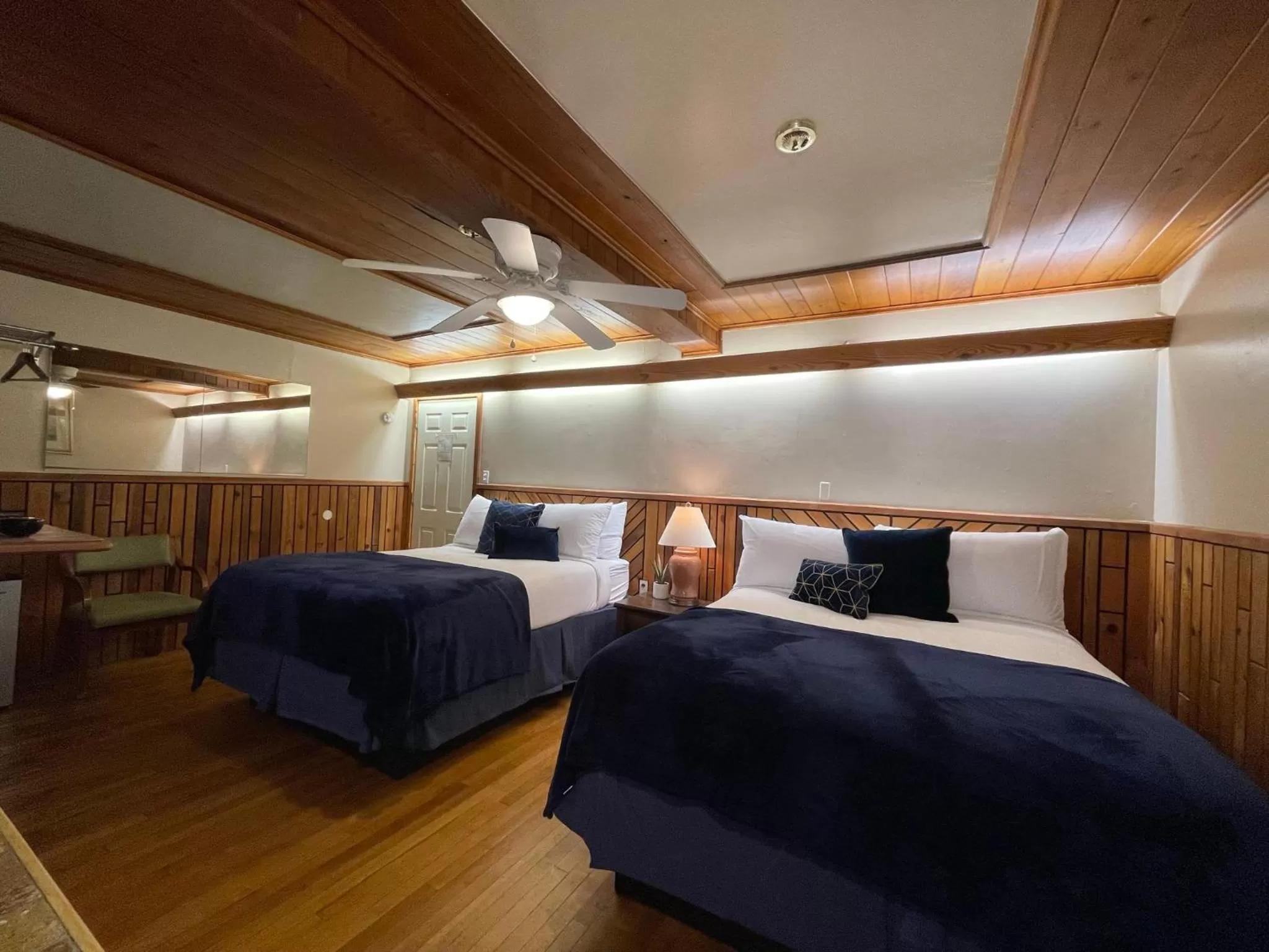 Bed in Skyline Village Inn