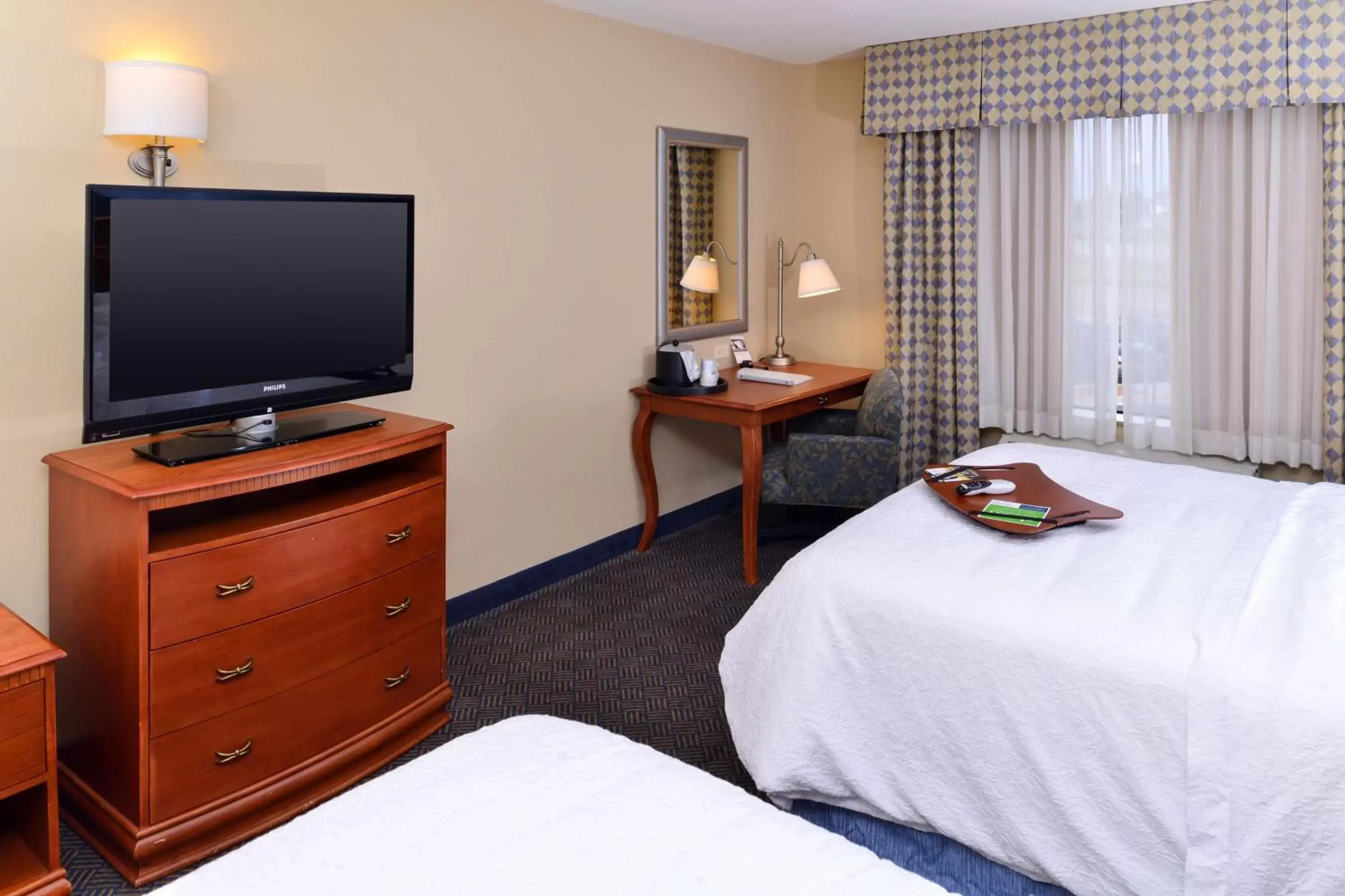 Bed, TV/Entertainment Center in Hampton Inn Evanston