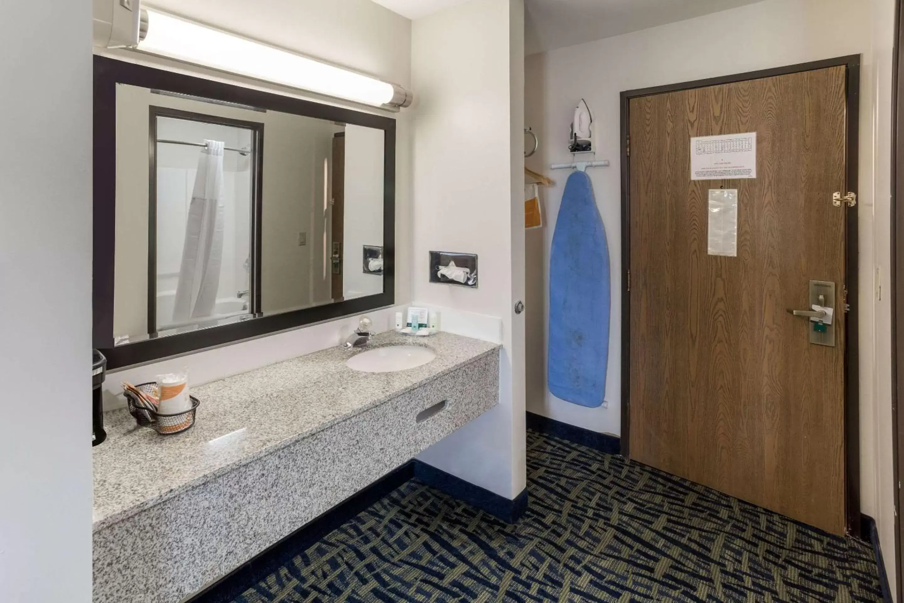 Photo of the whole room, Bathroom in Quality Inn Rochelle