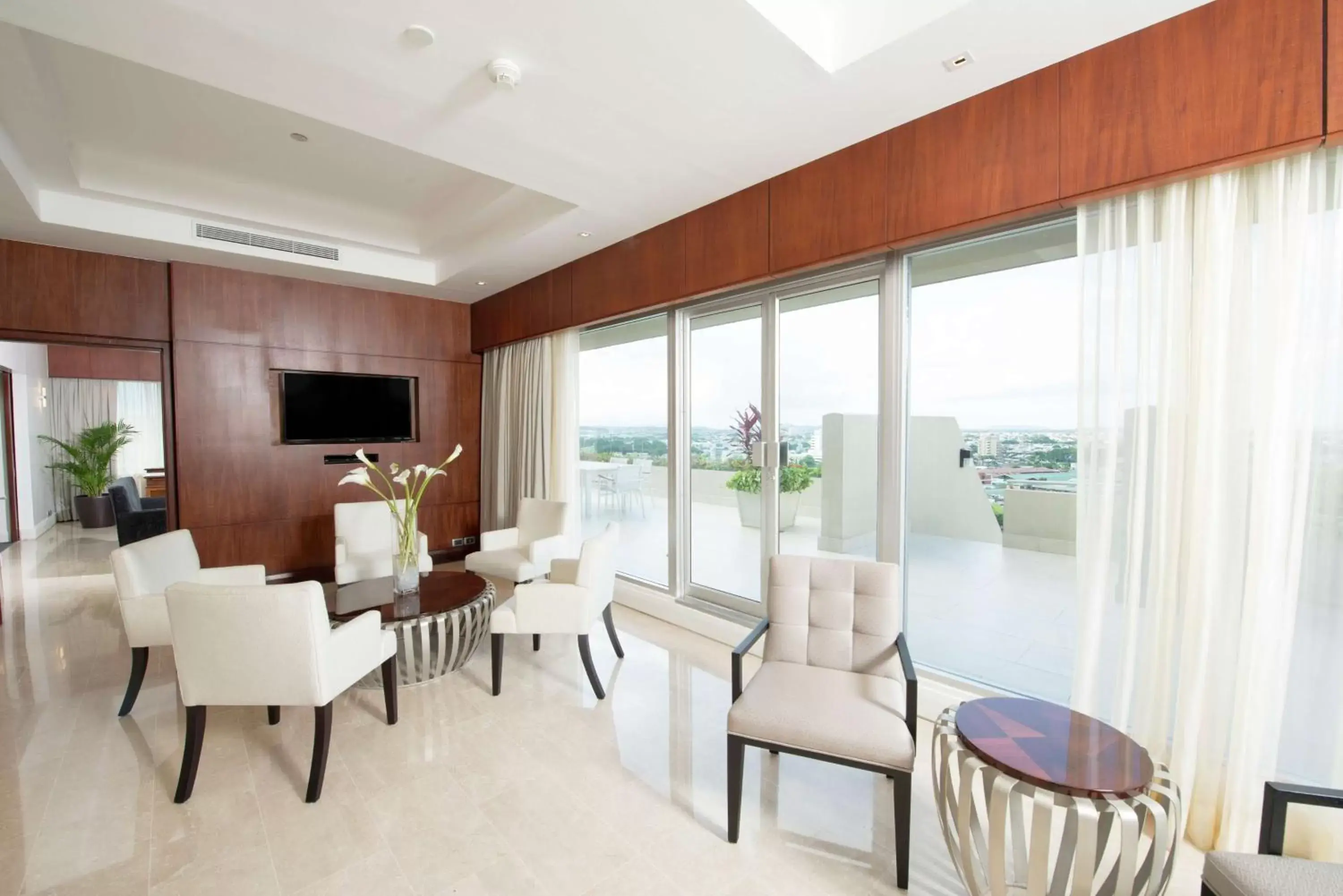 Living room, Seating Area in Hilton Colon Guayaquil Hotel