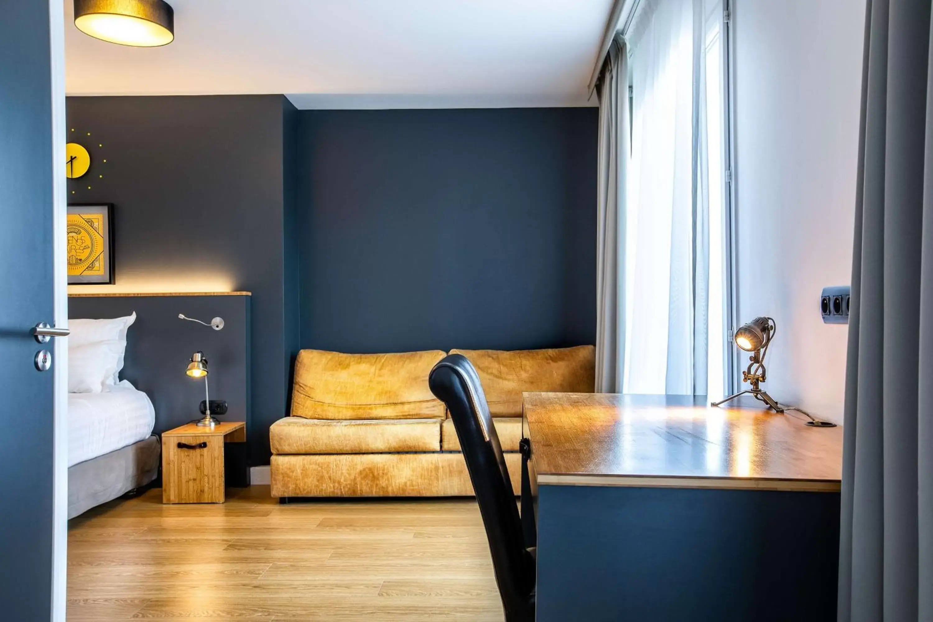 Photo of the whole room, Bed in Best Western Plus Suitcase Paris La Défense Photo of the whole room, Bed in Best Western Plus Suitcase Paris La Défense