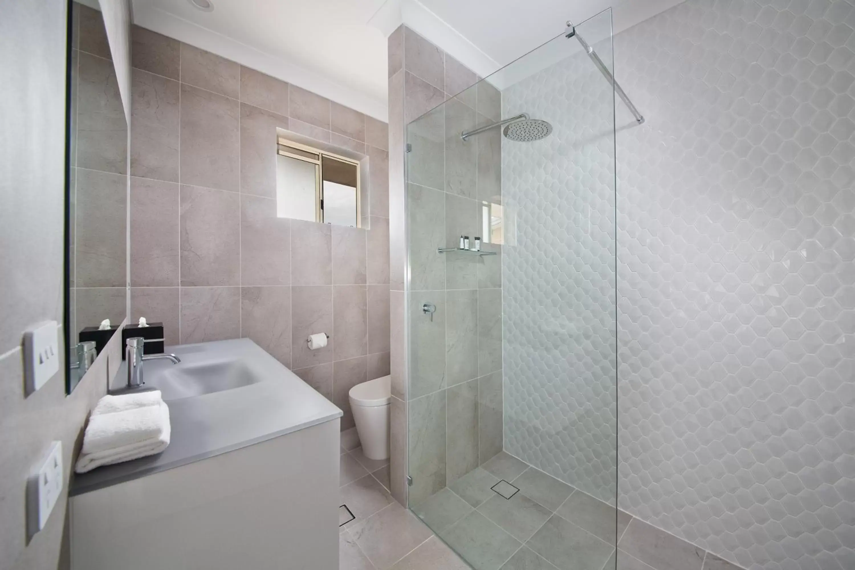 Shower, Bathroom in Parklands Resort & Conference Centre