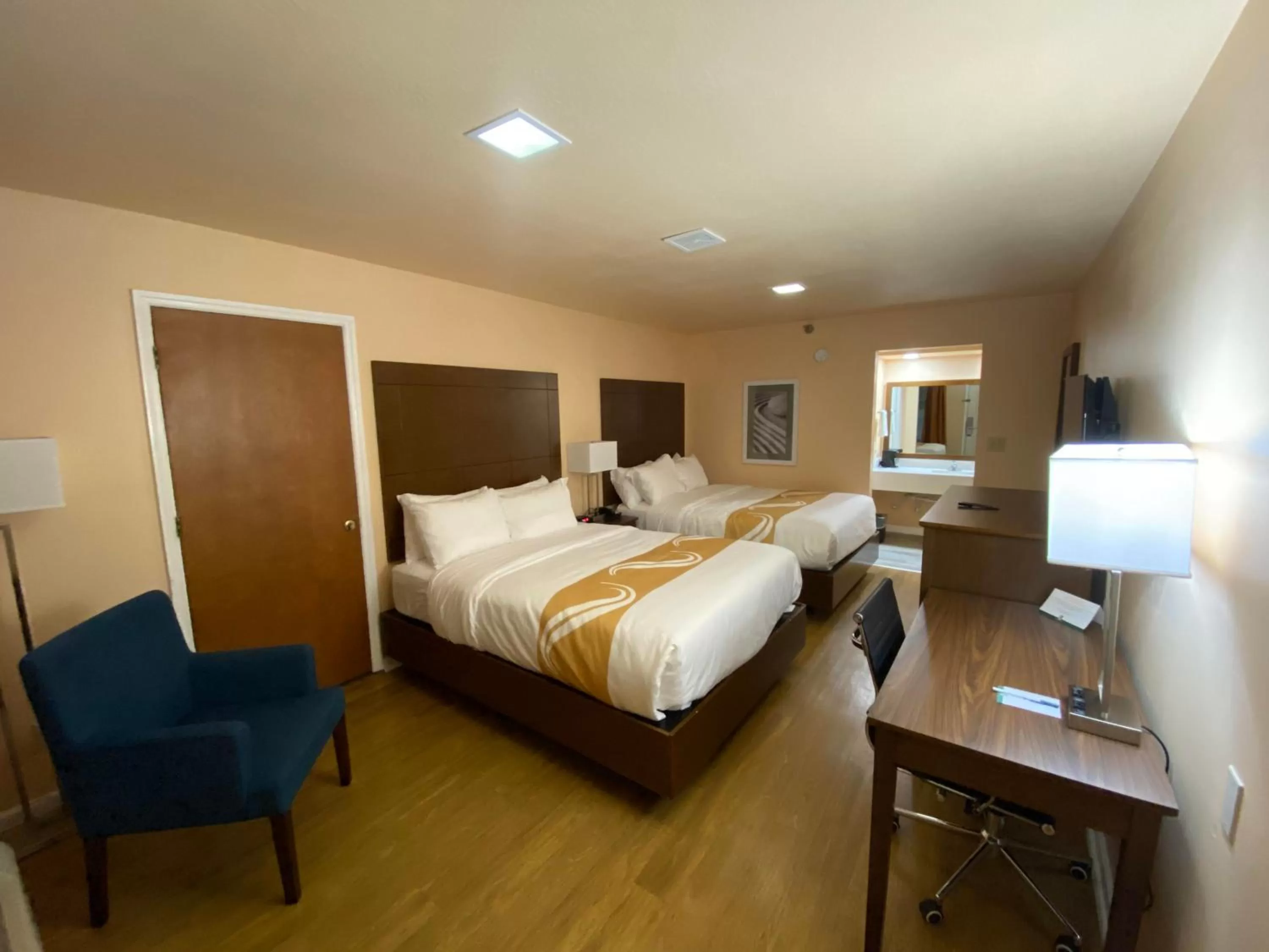 Bed in Quality Inn Pulaski