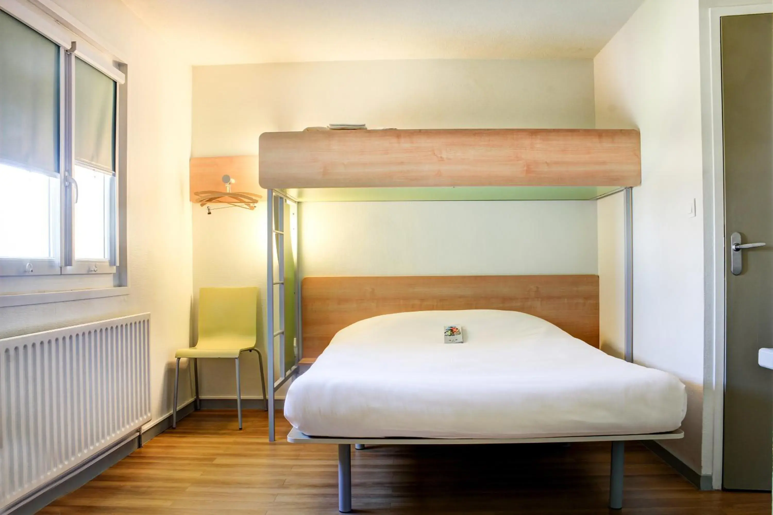 Bedroom, Bunk Bed in Hotel Inn Design Issoudun