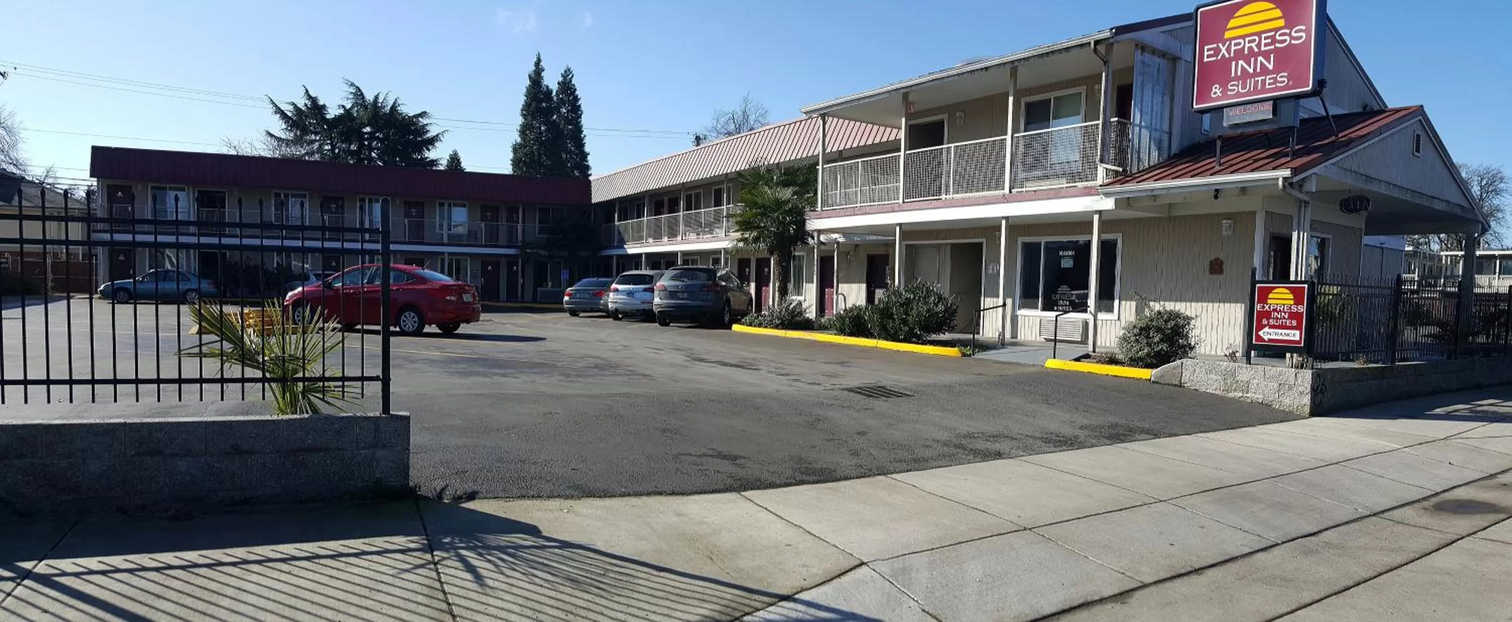 Property building in Express Inn & Suites Eugene
