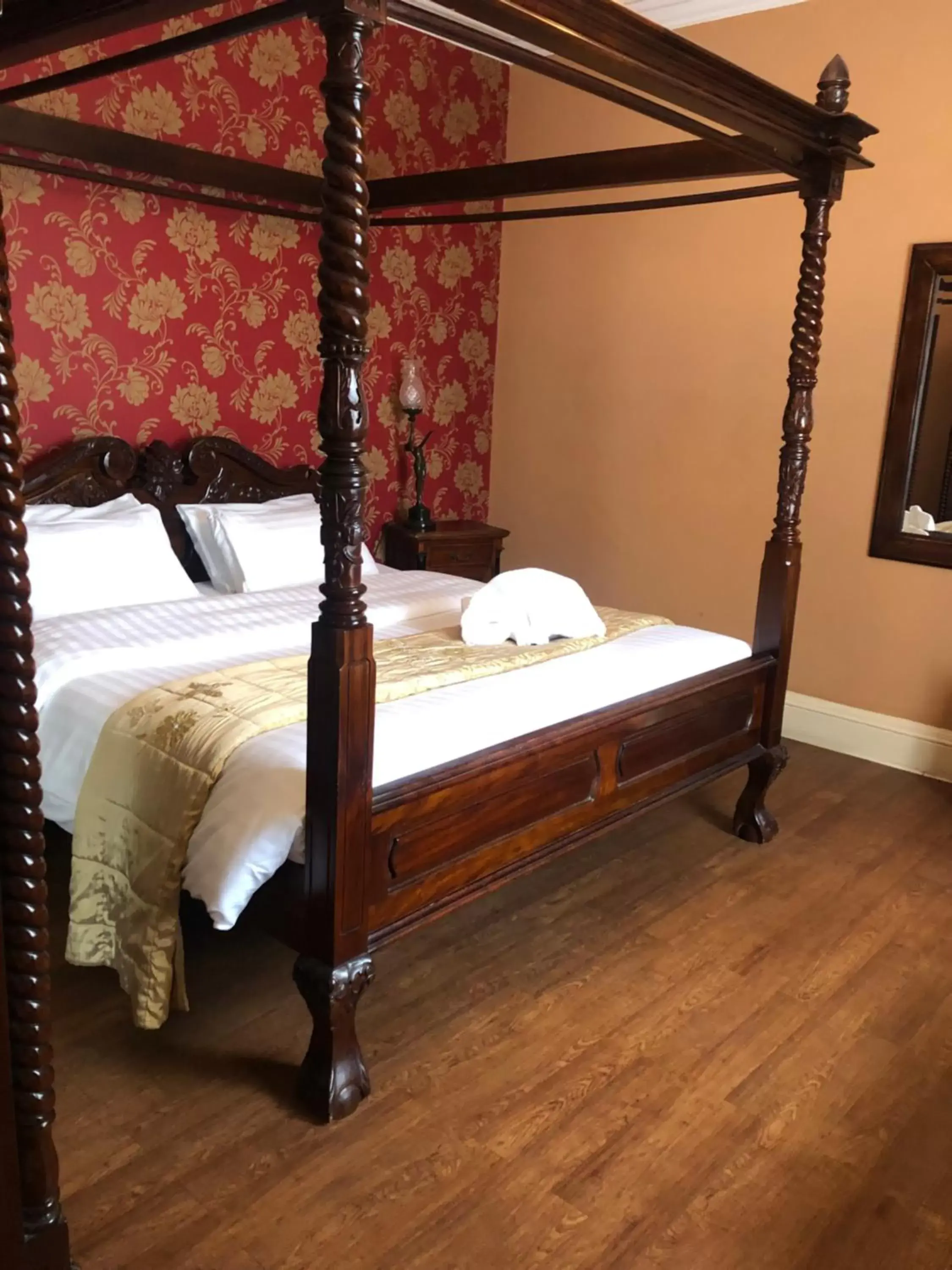 Bed in Park House Hotel