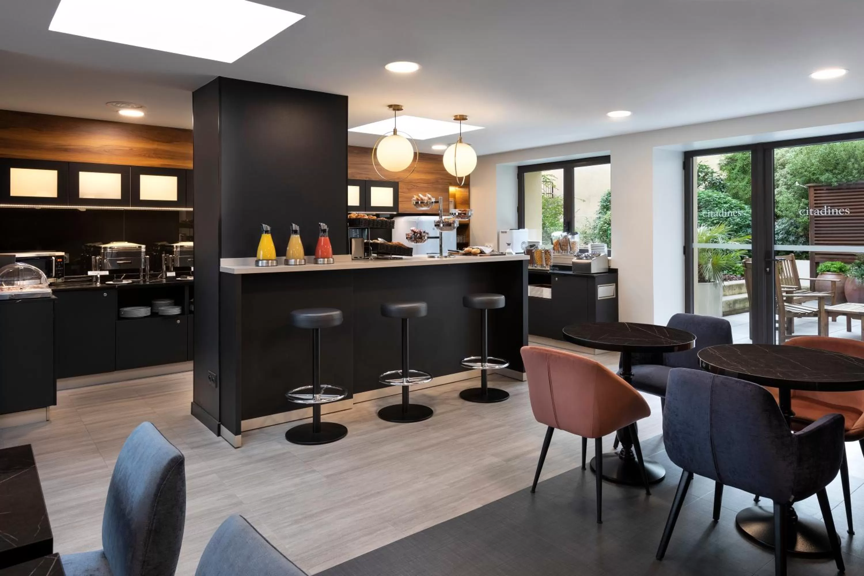 Restaurant/places to eat in Citadines Trocadéro Paris